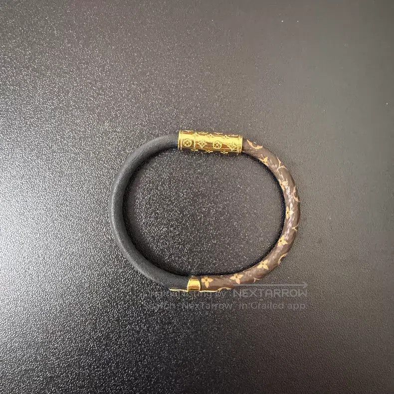 Louis Vuitton Louis Vuitton Monogrammed Double-Tone Bracelet i Size ONE SIZE - 1 Thumbnail