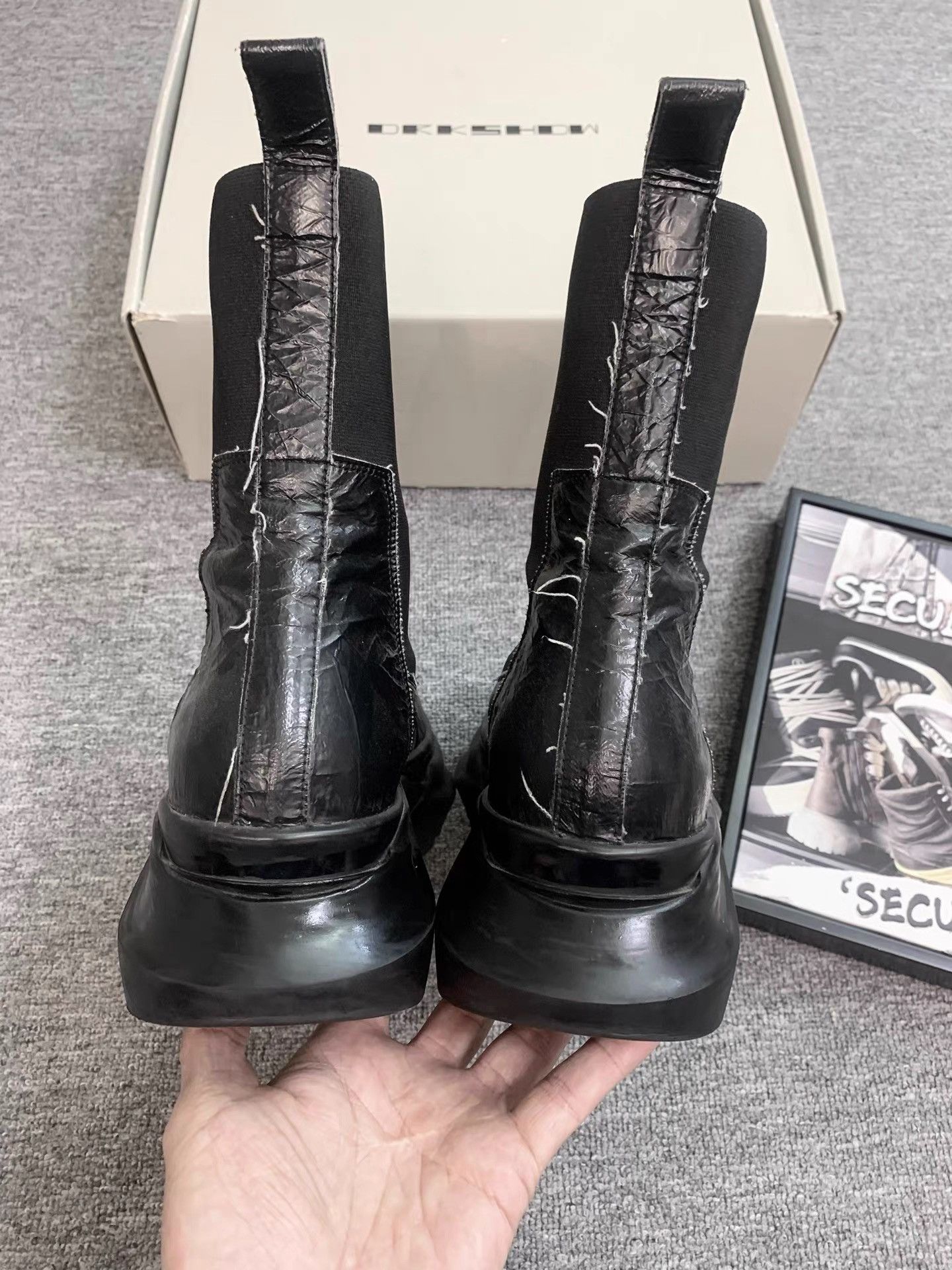 Rick Owens Rick Owens Cracked Leather Platform Chelsea Boots K34 Size US 8 / EU 41 - 7 Thumbnail