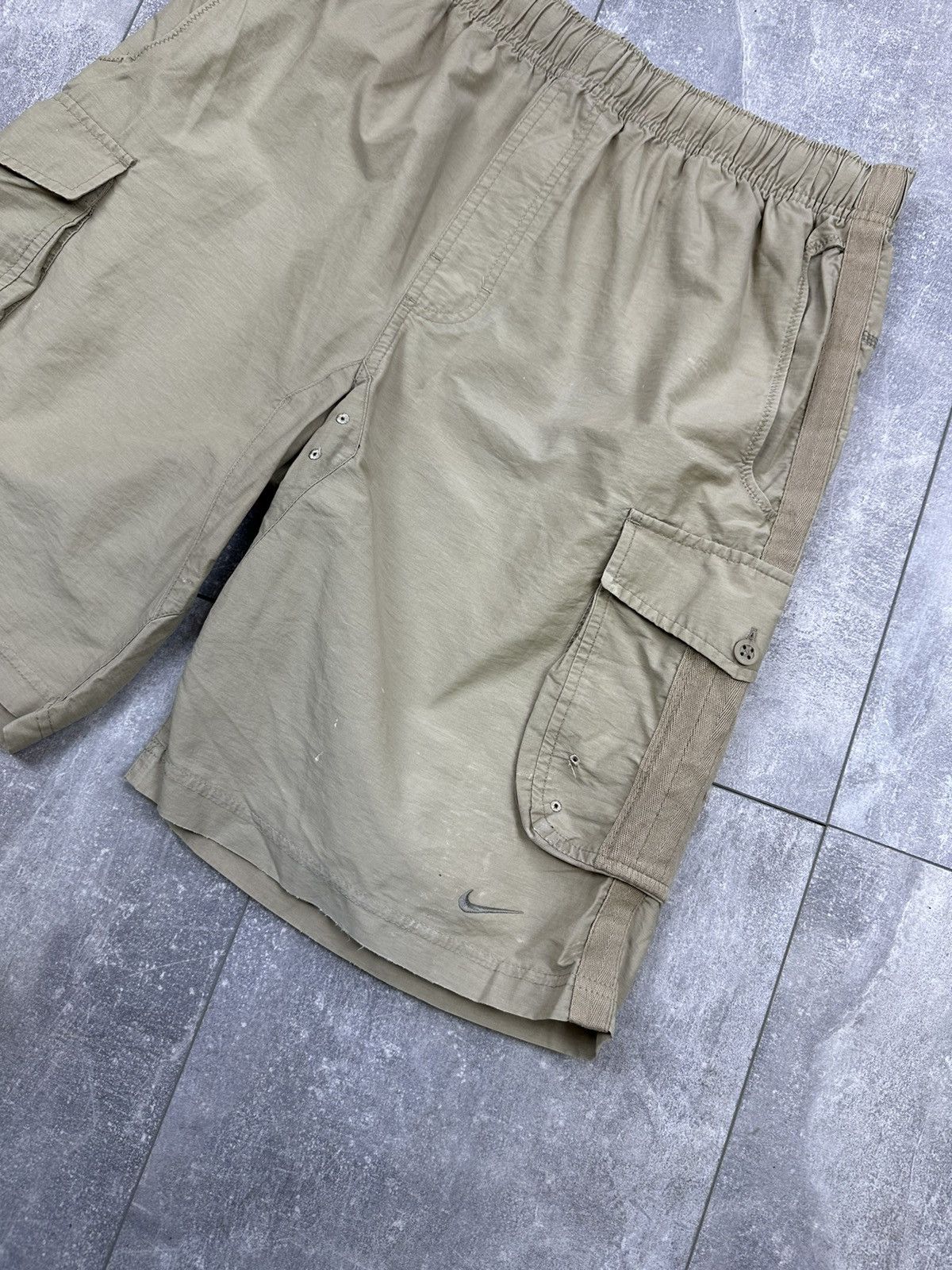 Nike Nike Cargo Swoosh Tab Logo Shorts All Nude Size US 34 / EU 50 - 5 Thumbnail