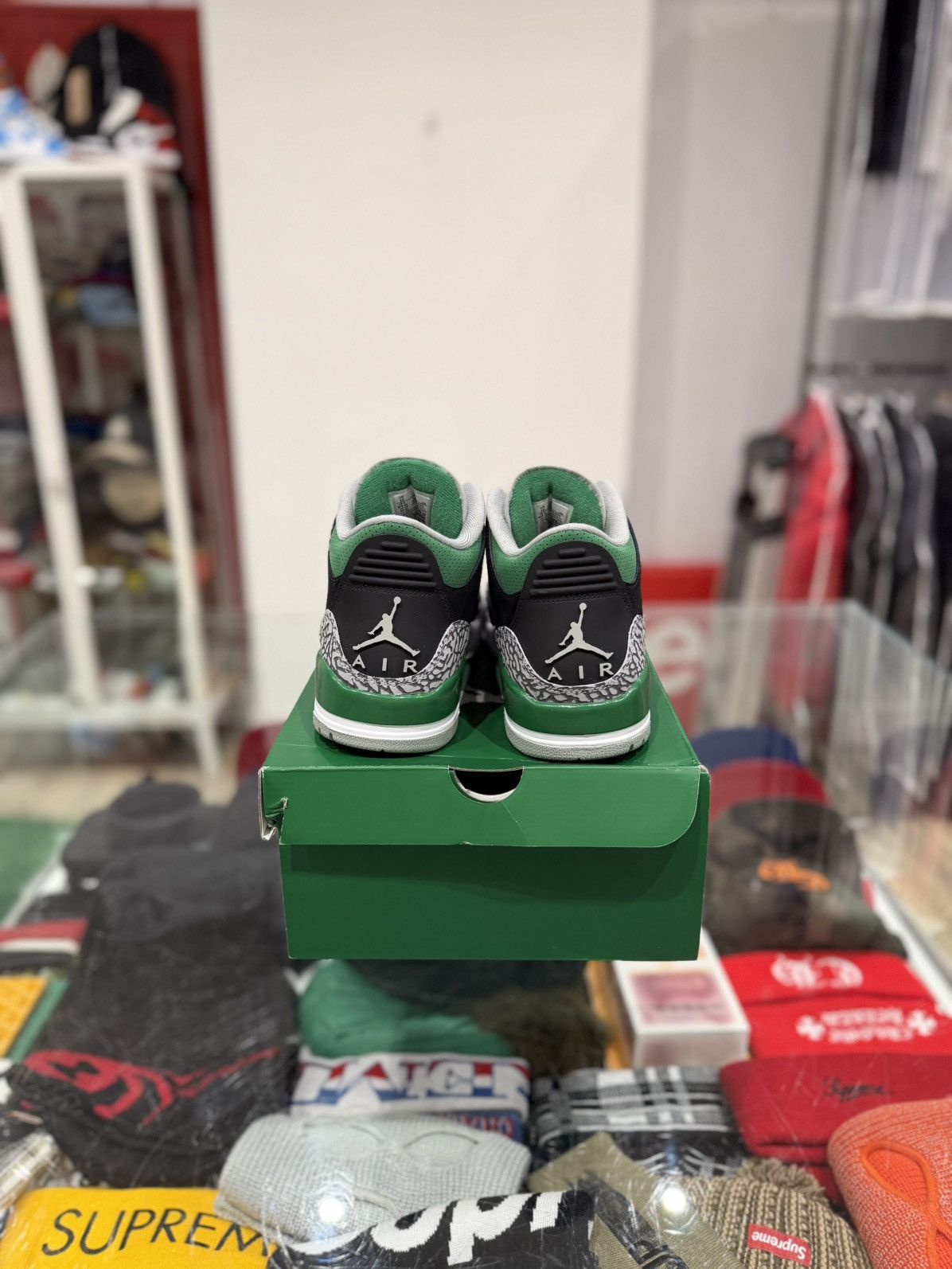 Jordan Brand Jordan 3 Pine Green Size: 10 Size US 10 / EU 43 - 4 Thumbnail