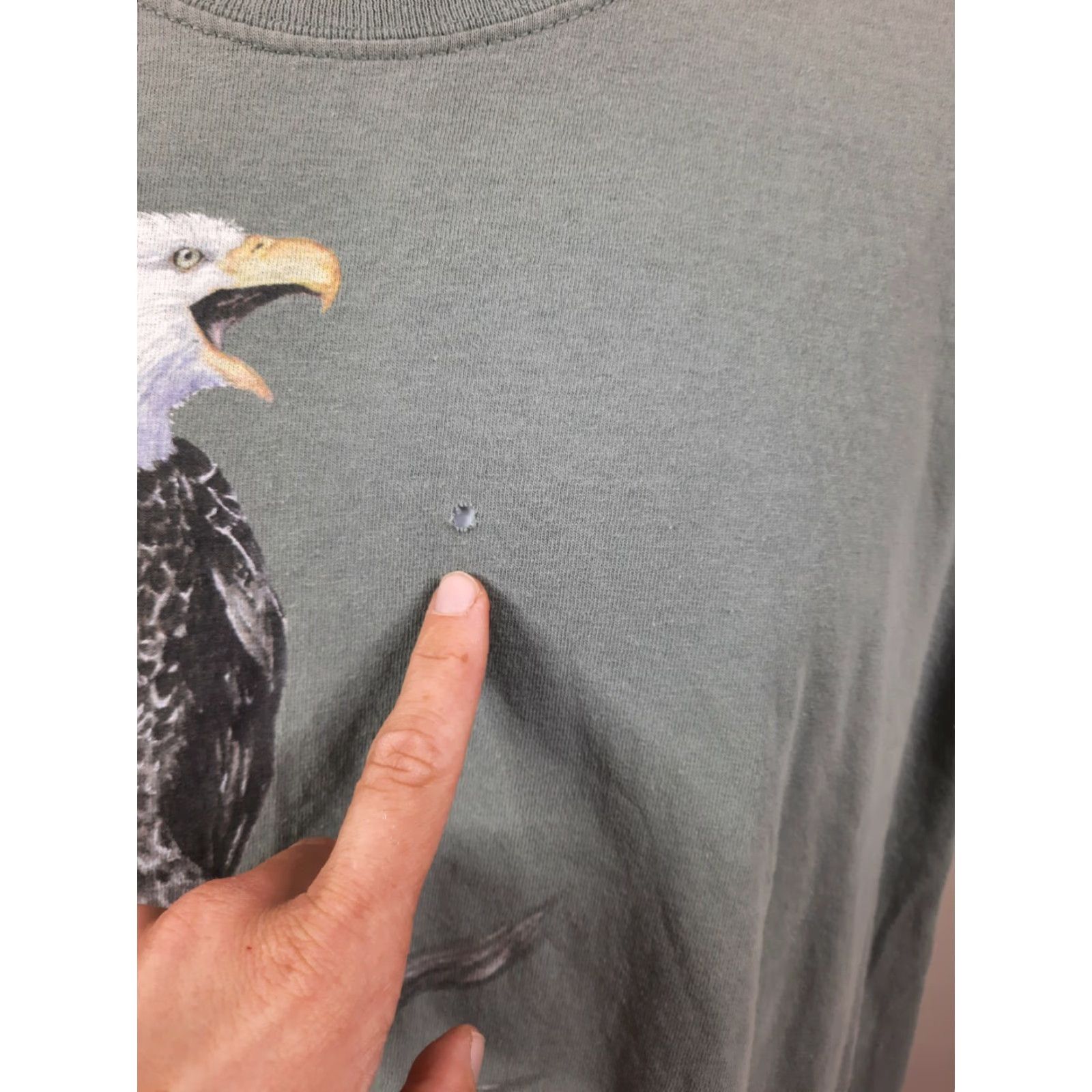 Gildan VINTAGE Bald Eagle Animal Nature Outdoors All Over Print T Shirt Large Green 90s Mens Tee T3S Size US L / EU 52-54 / 3 - 3 Thumbnail