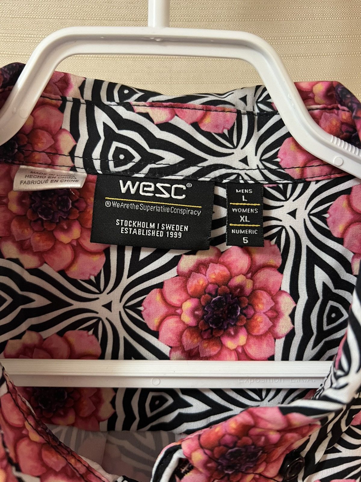 WeSC Wesc mens geometric shirt large button up Size US L / EU 52-54 / 3 - 5 Thumbnail