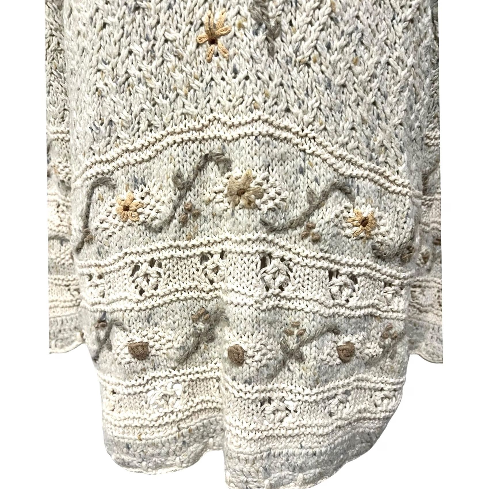 Express VINTAGE Express Sweater Shirt Womens Small Cream Floral Embroidered Sunflower Cottagecore 90s Knit Pullover Long Sleeve V-Neck Size S / US 4 / IT 40 - 4 Thumbnail