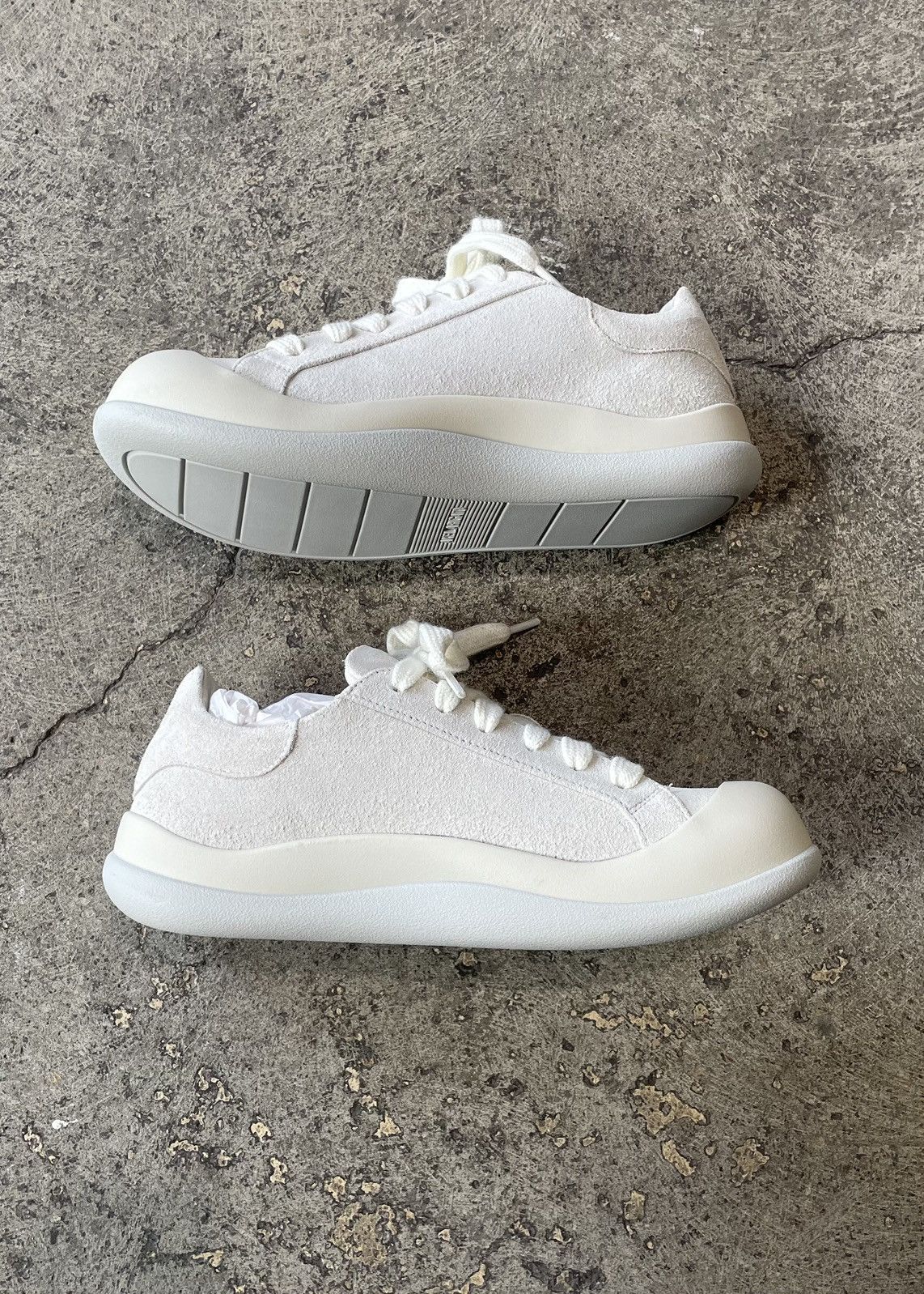 Axel Arigato Axel Arigato Squish Sneakers Size US 8 / EU 41 - 2 Thumbnail