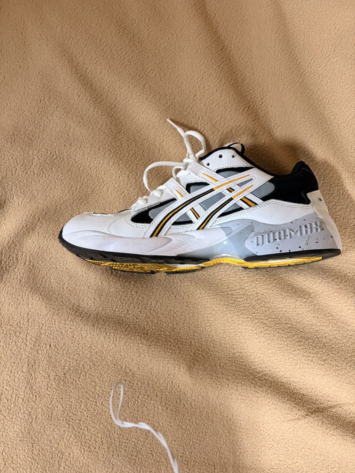 Asics × Kith Asic Gel Kayano 5 “OG White Saffron” Size US 11 / EU 44 - 3 Thumbnail