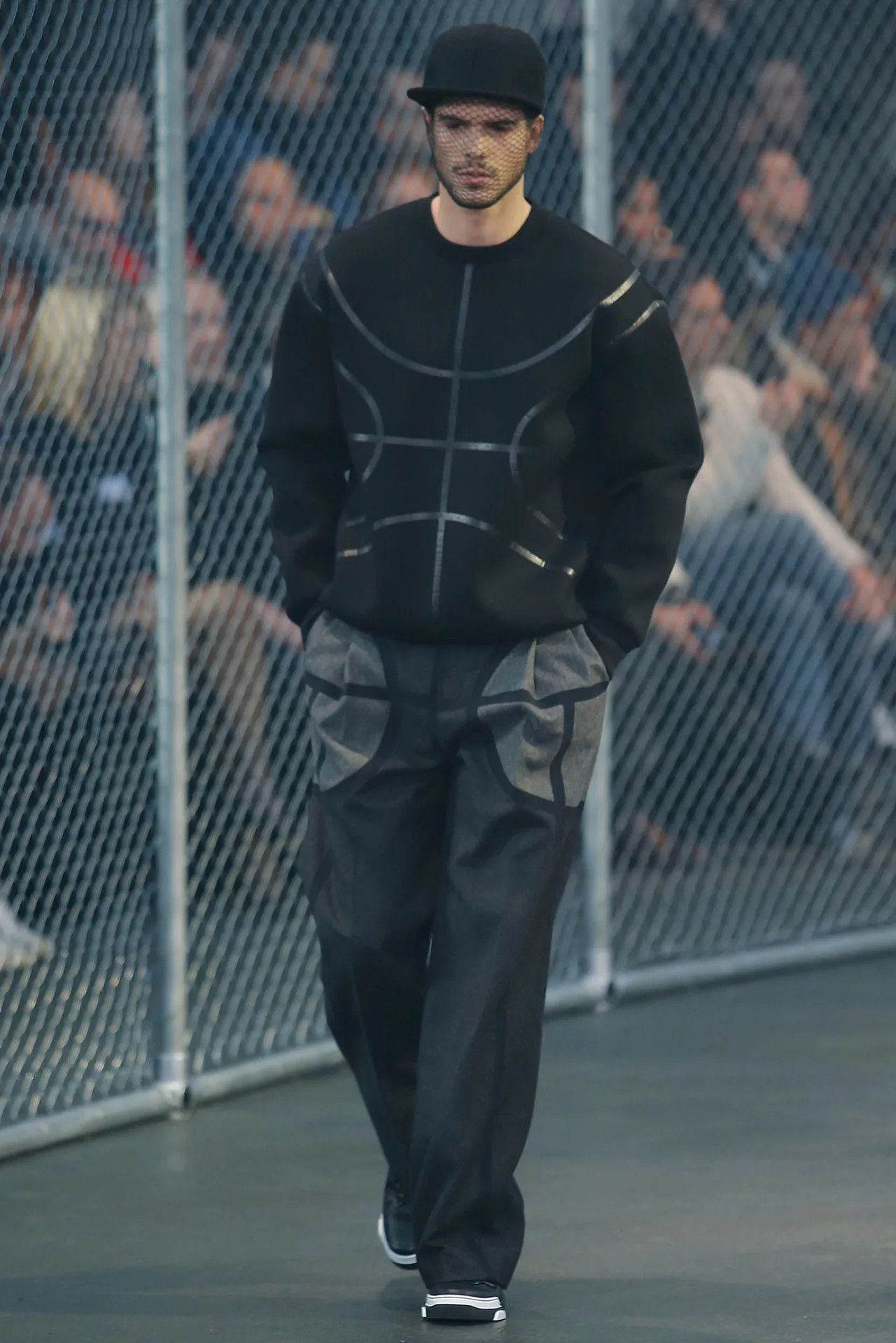 Givenchy Black Basketball Pitch Oversized Sweatshirt Size US S / EU 44-46 / 1 - 2 Thumbnail