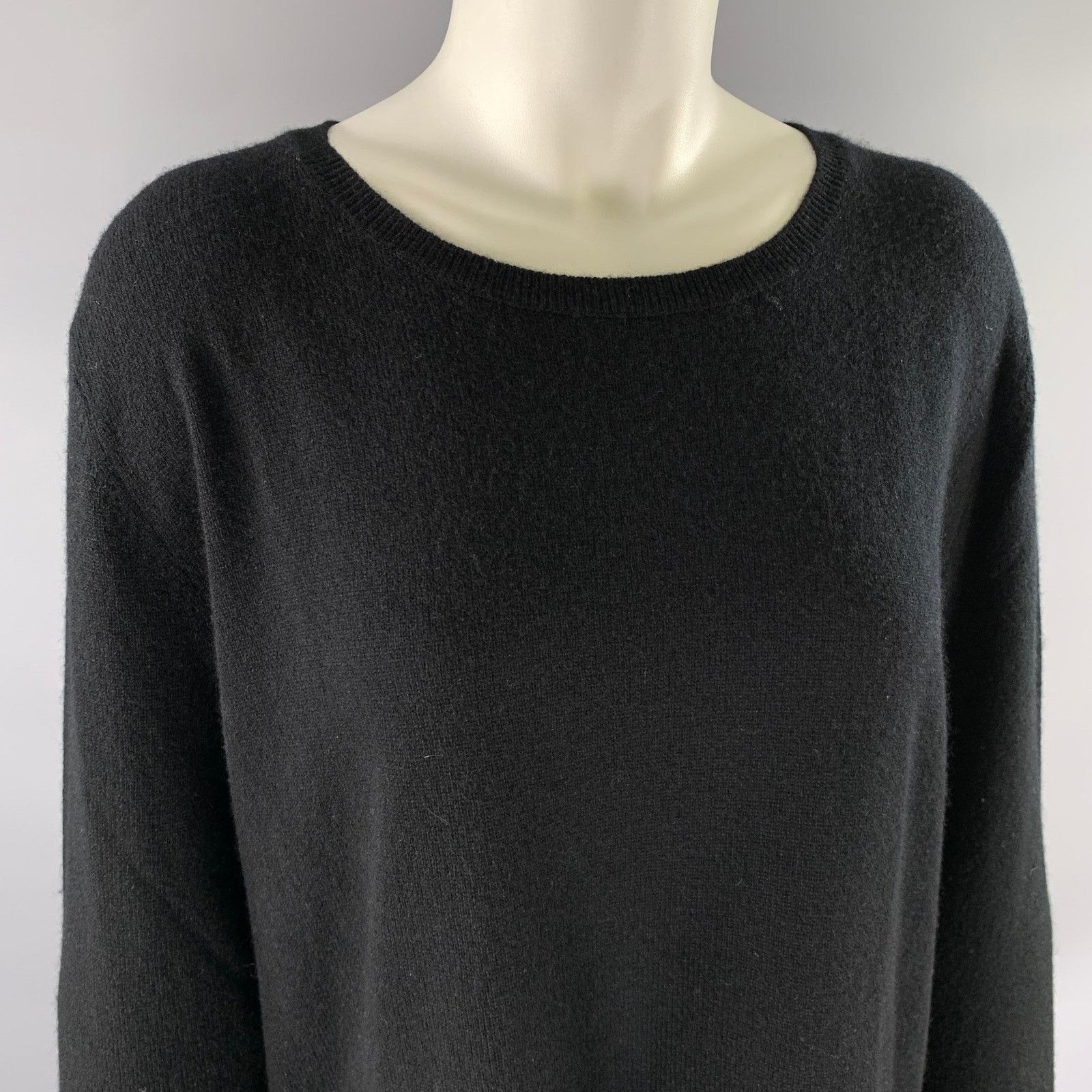 Neiman Marcus NEIMAN MARCUS Size XL Black Cashmere Crewneck Sweater Size XL / US 12-14 / IT 48-50 - 2 Thumbnail