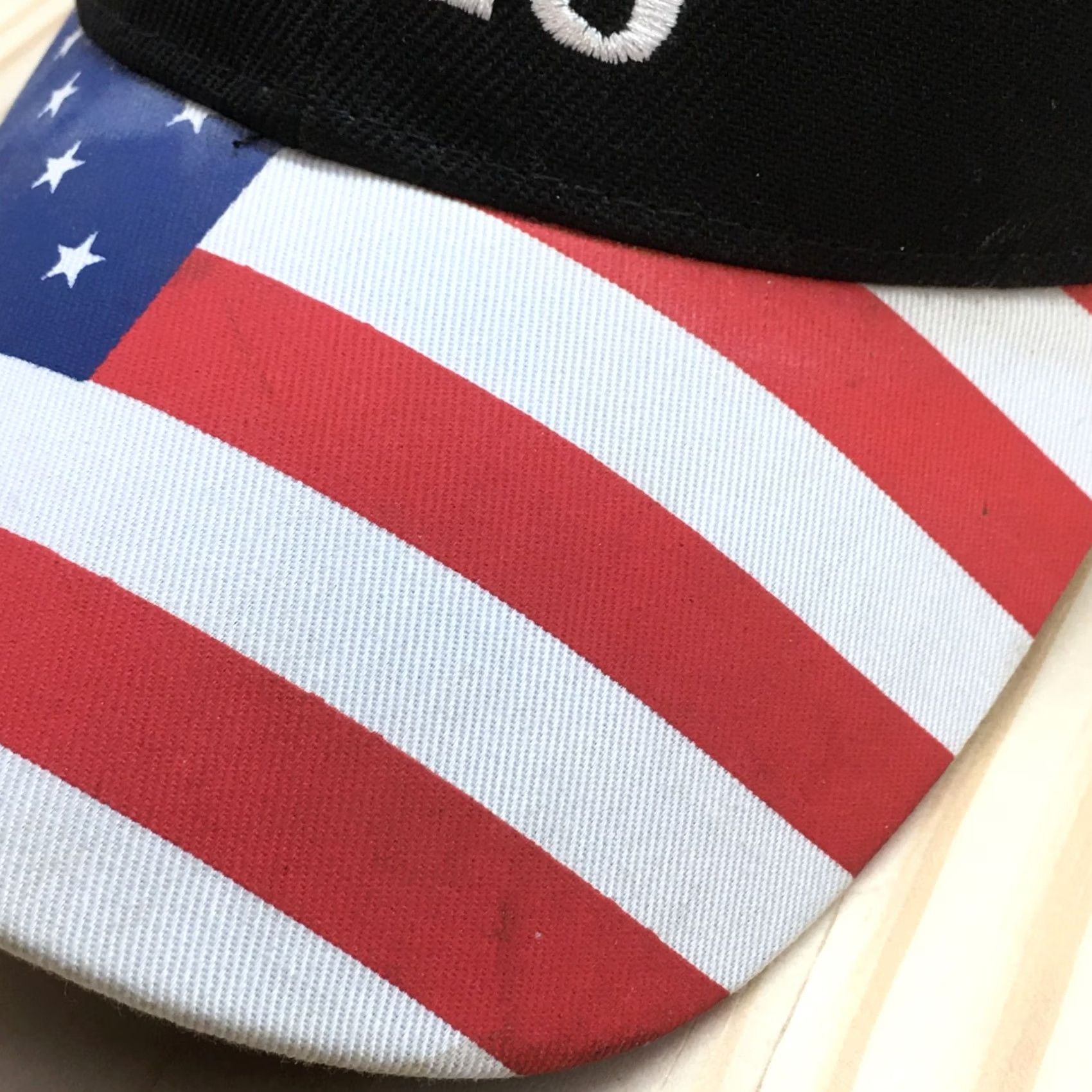 Vintage Trump 2020 Trucker Hat Mens Black OS Curved Brim Embroidered Logo Size ONE SIZE - 3 Thumbnail