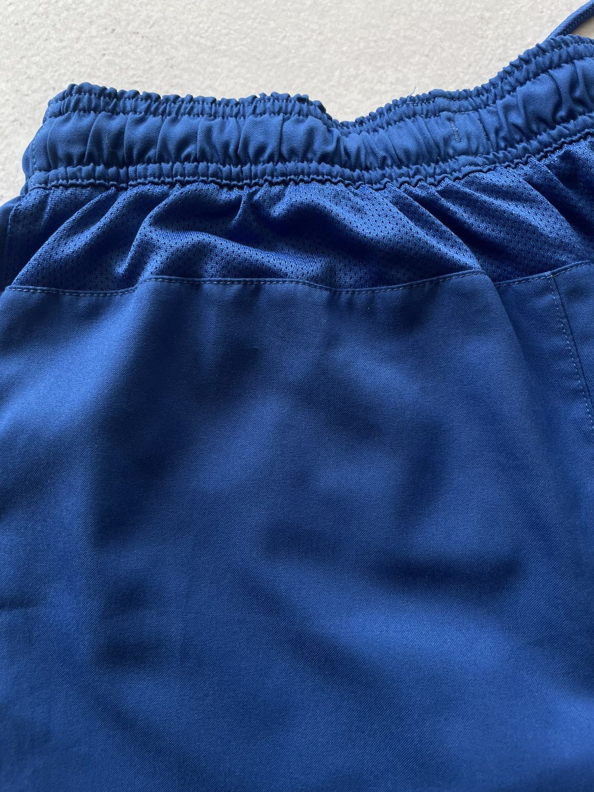 Nike Men’s Vintage Nike Arsenal Soccer Football Shorts size S Size US 32 / EU 48 - 7 Thumbnail