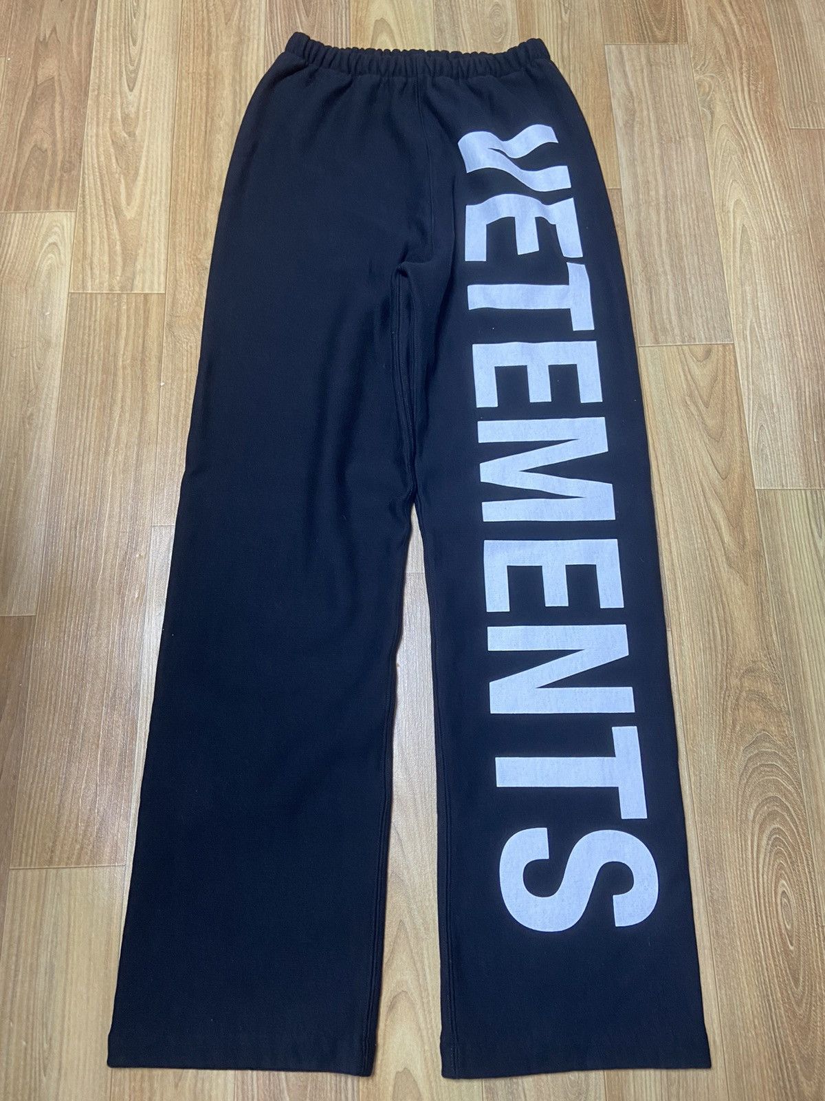 Vetements Xs Vetements LOGO printed sweatpants | Grailed