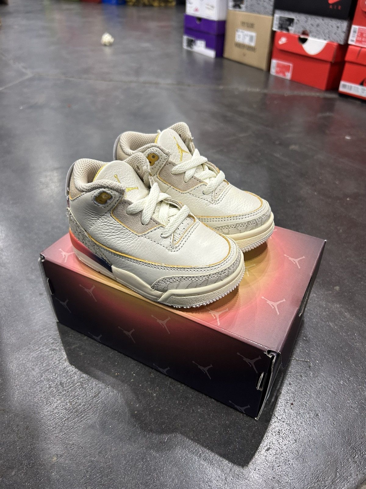 Nike Jordan Retro 3 SP “J-Balvin” 5C Size US 5 / EU 37 - 1 Thumbnail