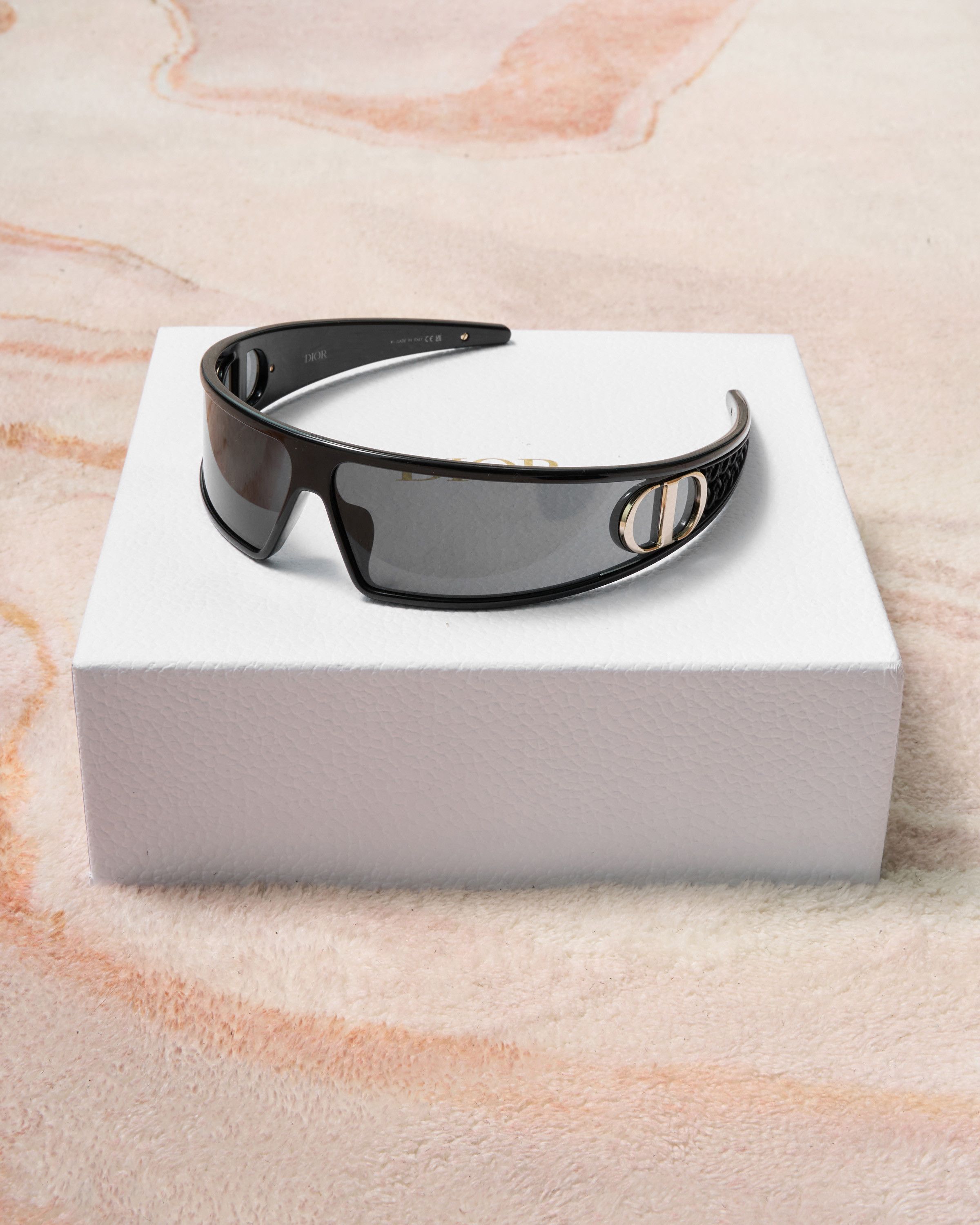 Dior DIOR VERYDIOR M1U 10A0 Sunglasses Size ONE SIZE - 1 Thumbnail