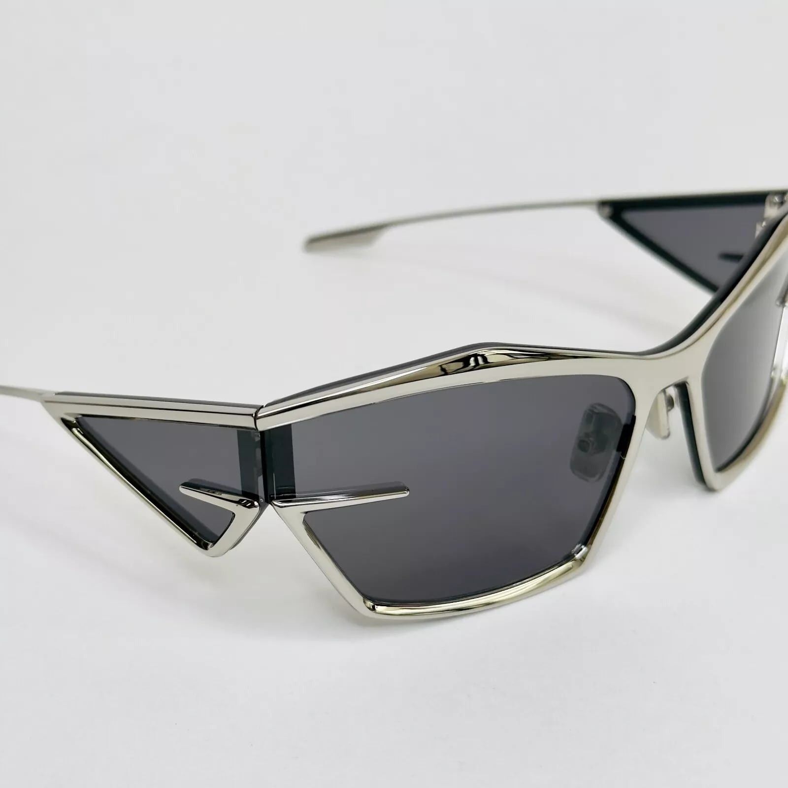 Givenchy GIVENCHY GIV CUT 40066 Ruthenium Gray GV40066U Sunglasses Size ONE SIZE - 8 Thumbnail
