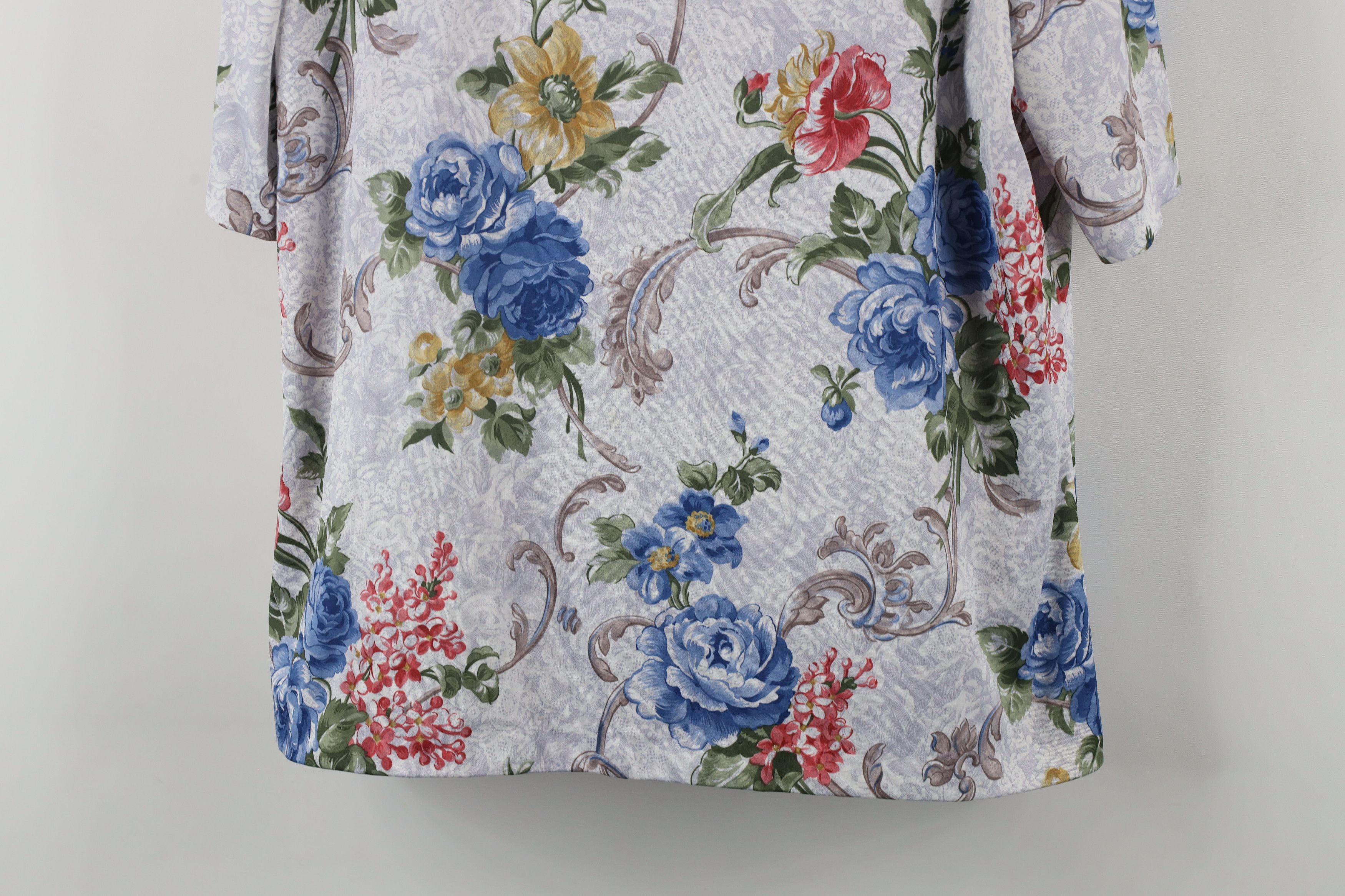Vintage Vintage 90s Streetwear Flower Button Back T-Shirt USA Size L / US 10 / IT 46 - 3 Thumbnail