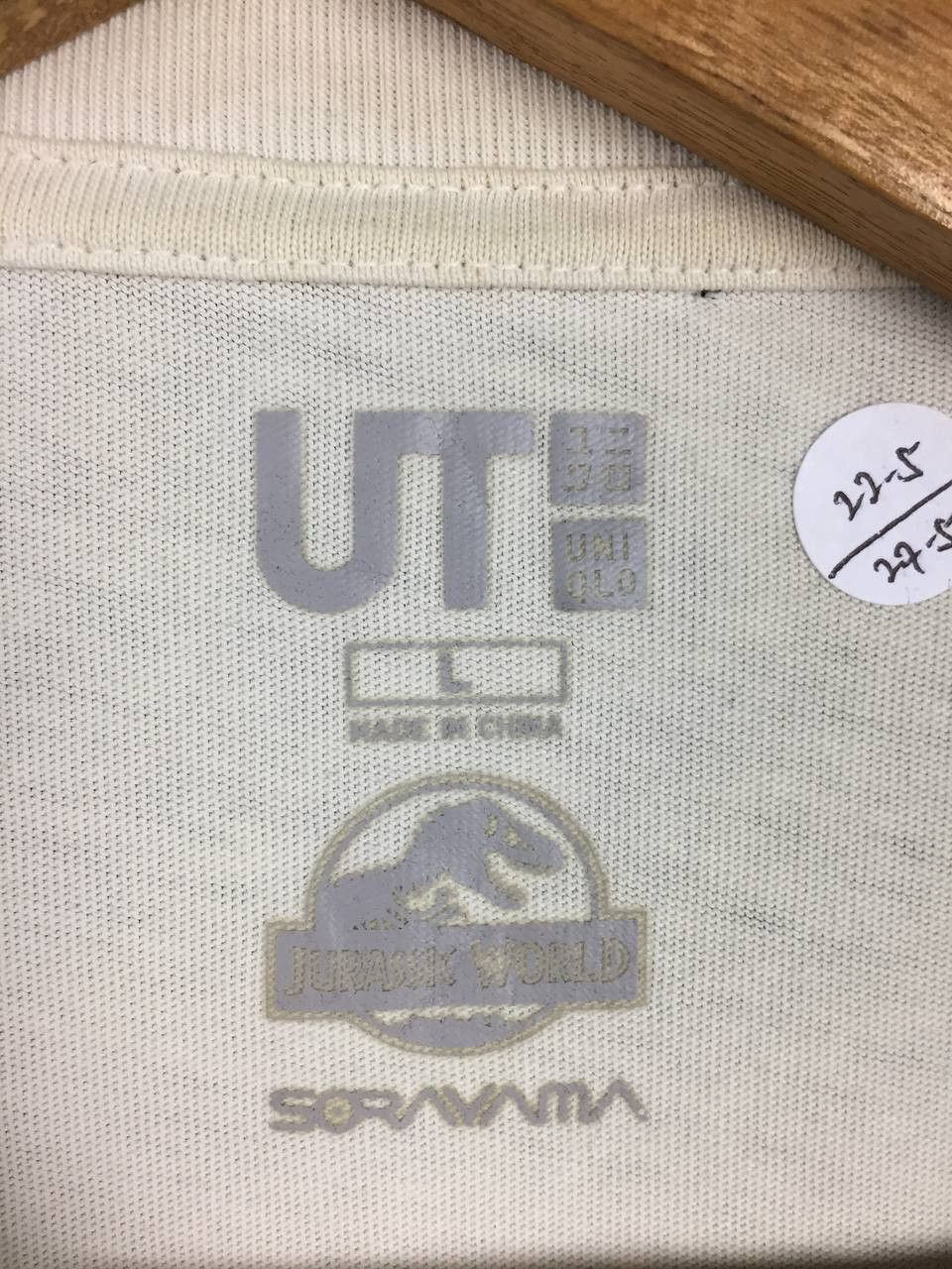 Uniqlo Jurassic World X Hajime Sorayama UT Uniqlo Tee Size US L / EU 52-54 / 3 - 18 Thumbnail