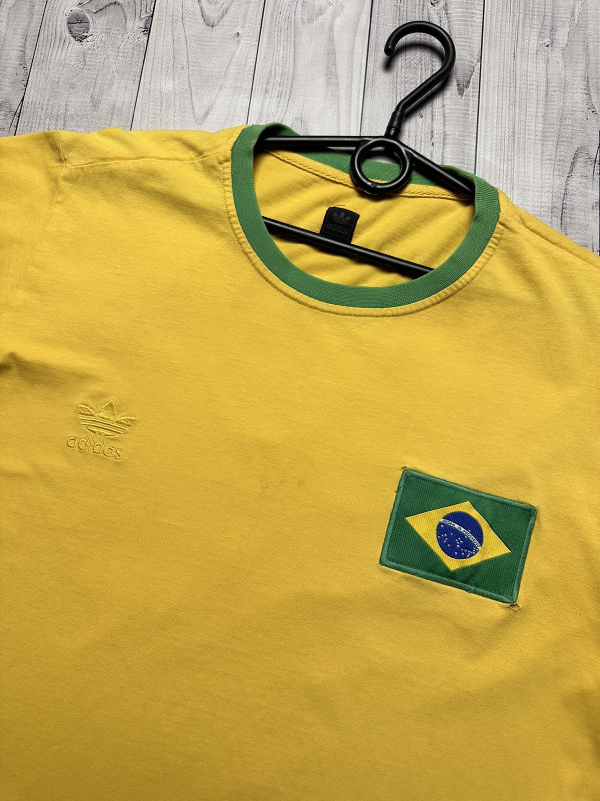 Adidas × Vintage Vintage adidas 10 Brazil soccer tee Brasil size M/L Size US L / EU 52-54 / 3 - 4 Thumbnail