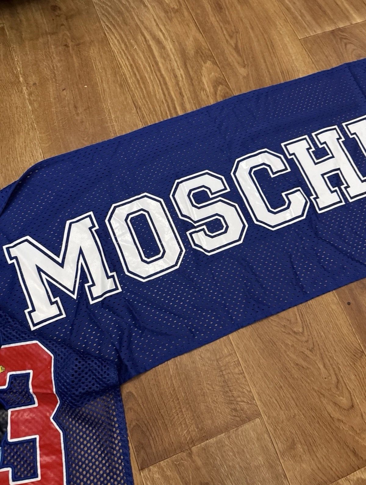 H&M × Moschino Moschino x H&M Brand New Football Mickey Scarf Disney OS Size ONE SIZE - 4 Thumbnail