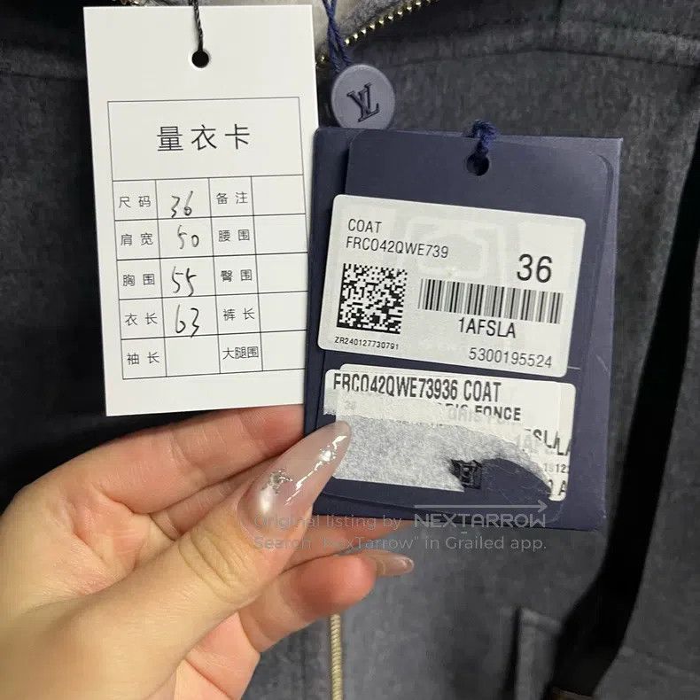 Louis Vuitton Louis Vuitton Grey solid fitted hooded reversible zip-up l Size XS / US 0-2 / IT 36-38 - 3 Thumbnail