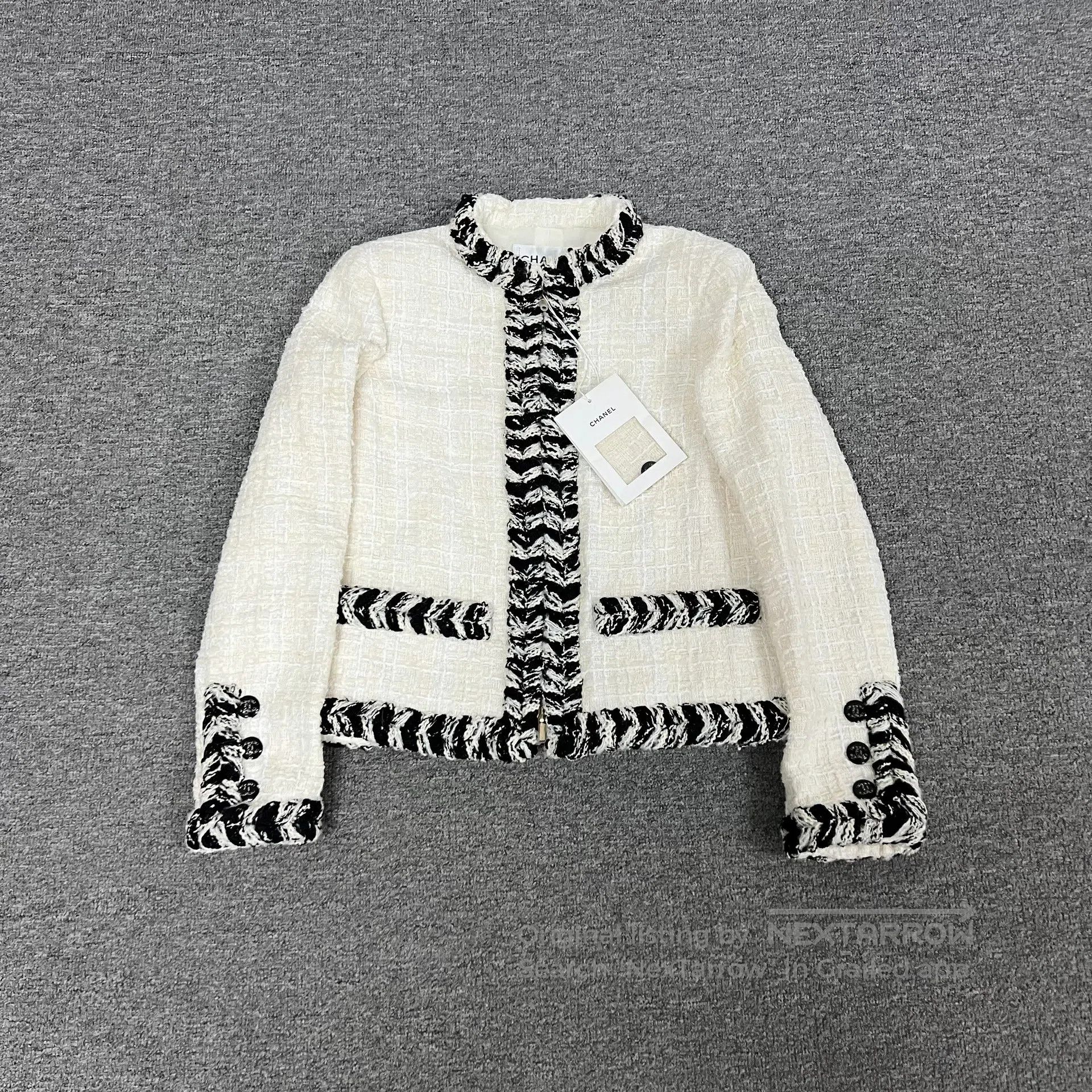 Chanel Chanel Black and white solid-edged trim; a delicate, fragr Size S / US 4 / IT 40 - 2 Thumbnail