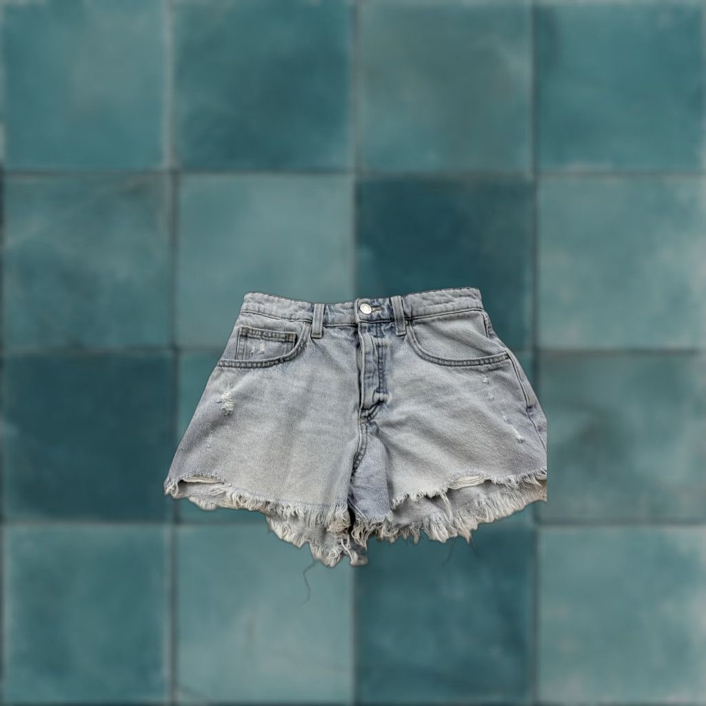 Cotton On COTTON ON Denim Shorts Womens 4 Light Wash Distressed Cut-Off Raw Hem Size 27" / US 4 / IT 40 - 1 Thumbnail