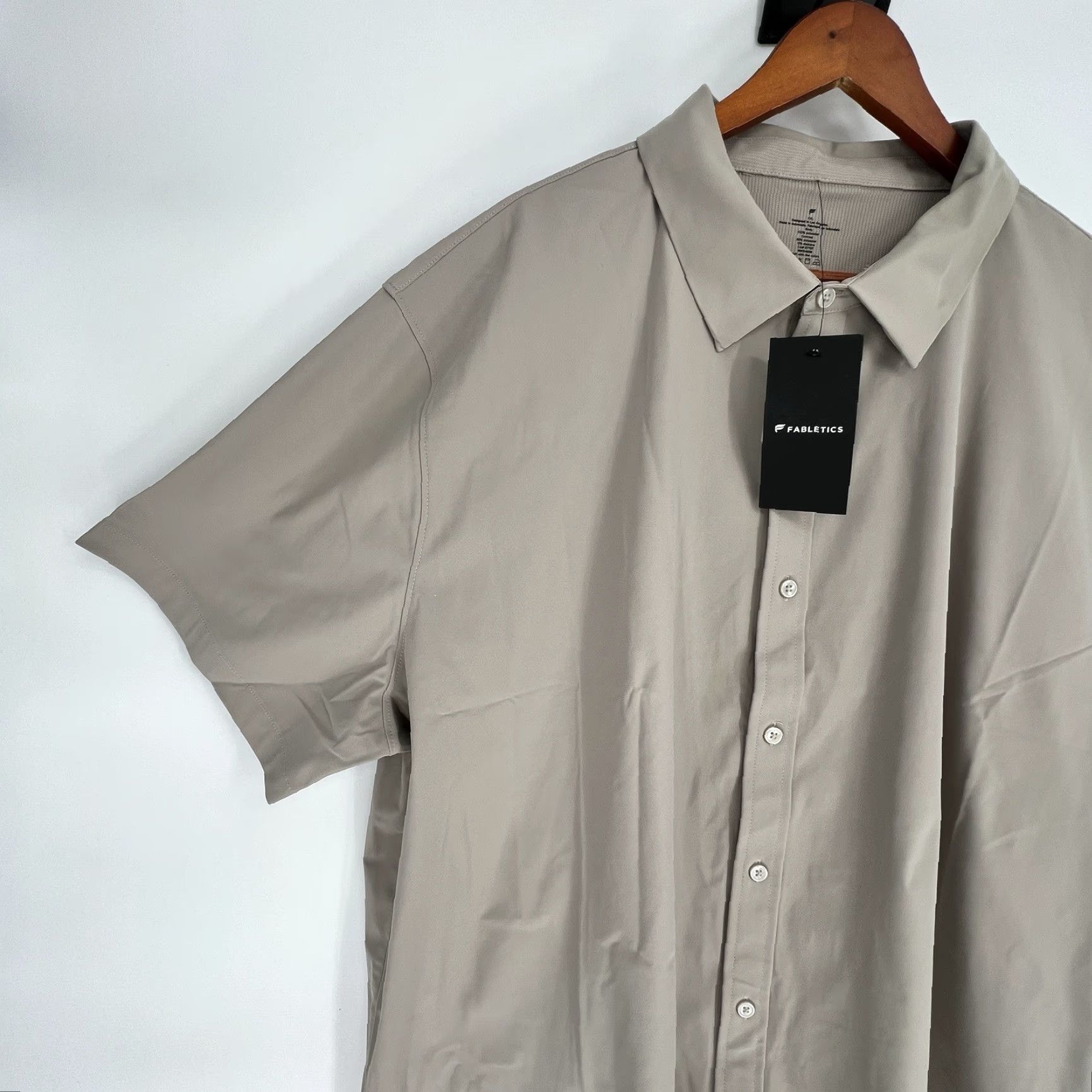 Fabletics Fabletics Button-Up Shirt Men 2XL Short Sleeve Beige Breathable Knit Solid Casual Travel Regular Size US XXL / EU 58 / 5 - 5 Thumbnail
