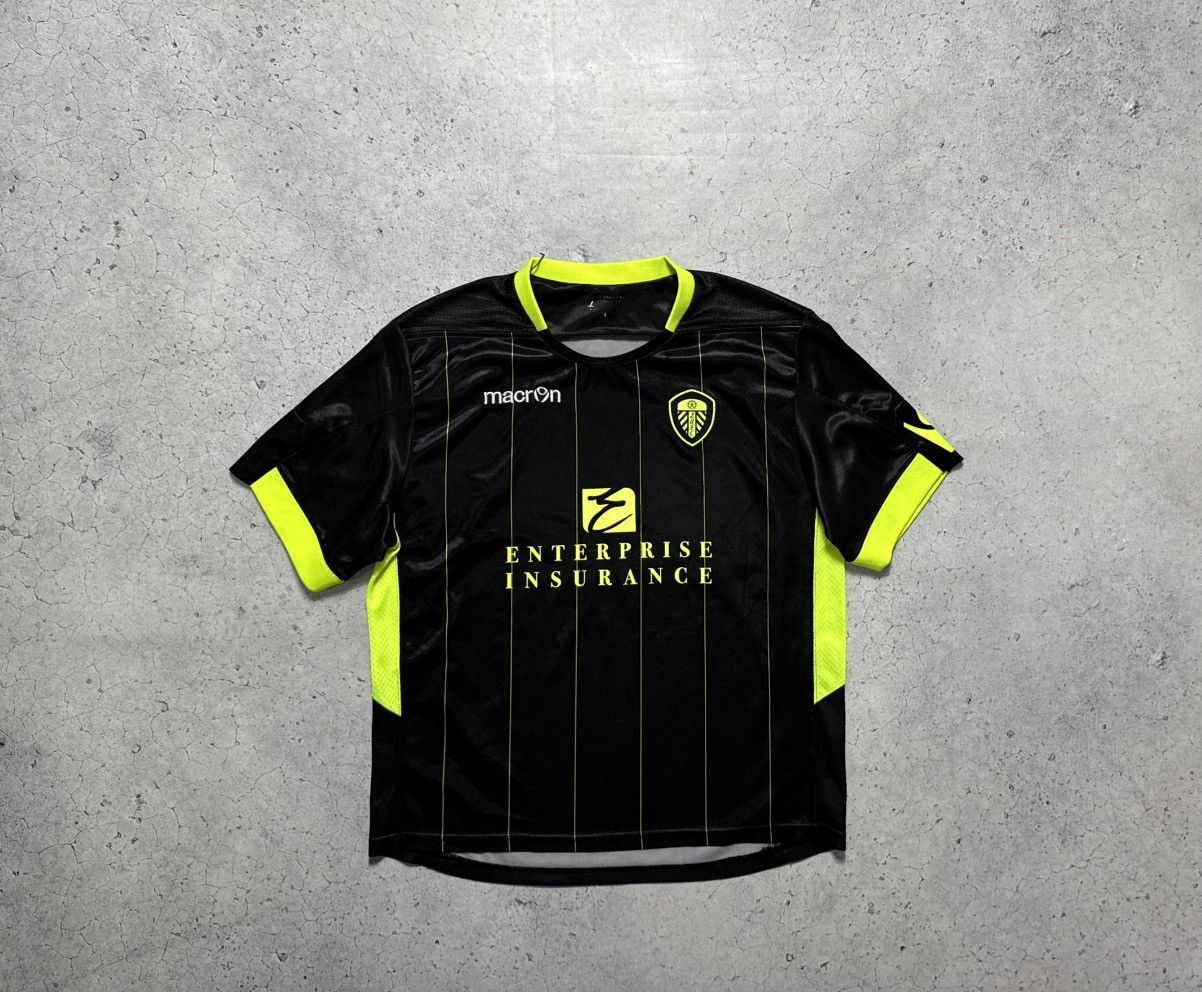 Macron Macron FC Leeds United 2011/2012 Vintage Soccer Jersey Size US S / EU 44-46 / 1 - 1 Thumbnail