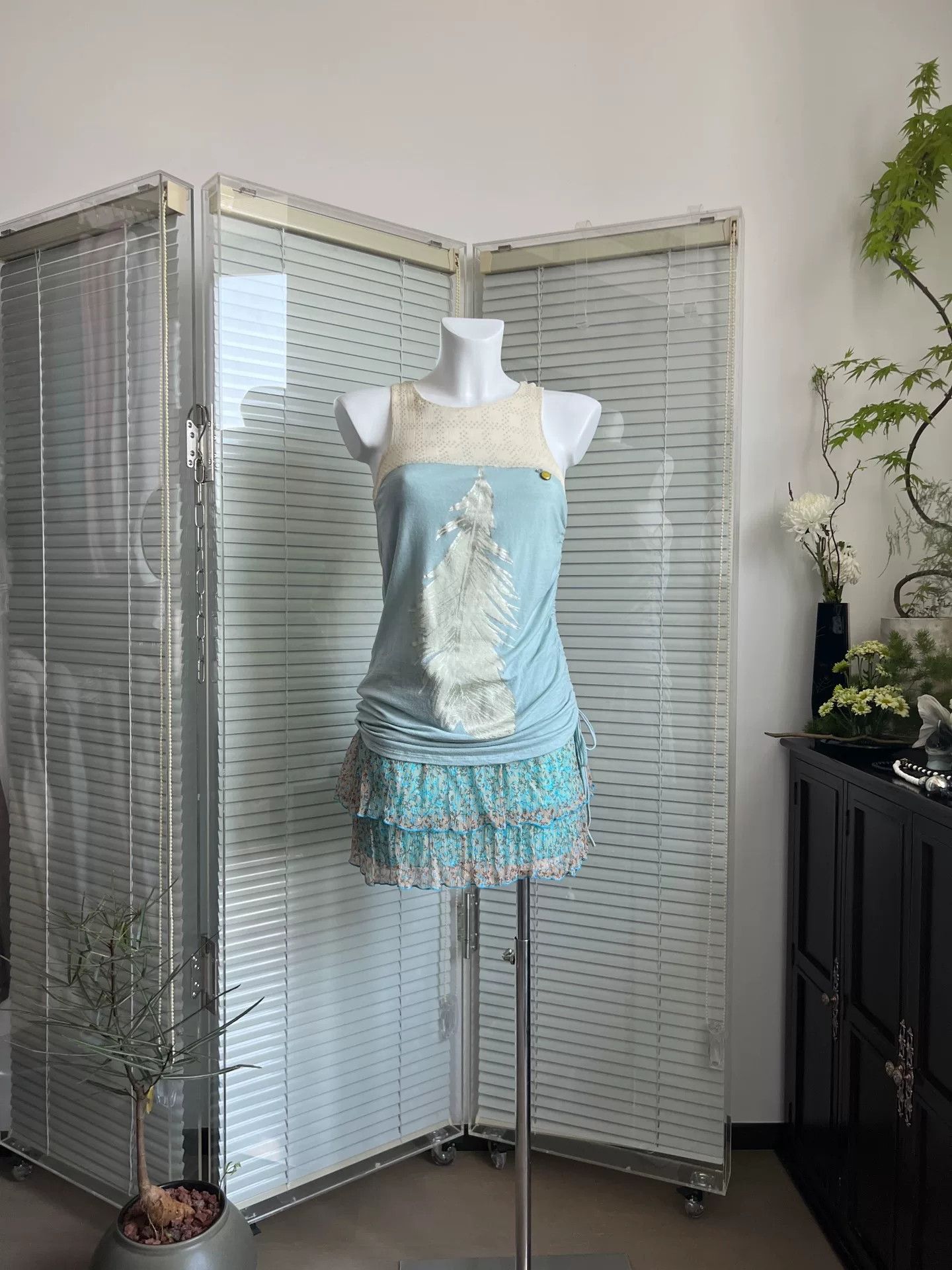 YITAI Silk Feather Pattern Backless Camisole Size M / US 6-8 / IT 42-44 - 1 Thumbnail