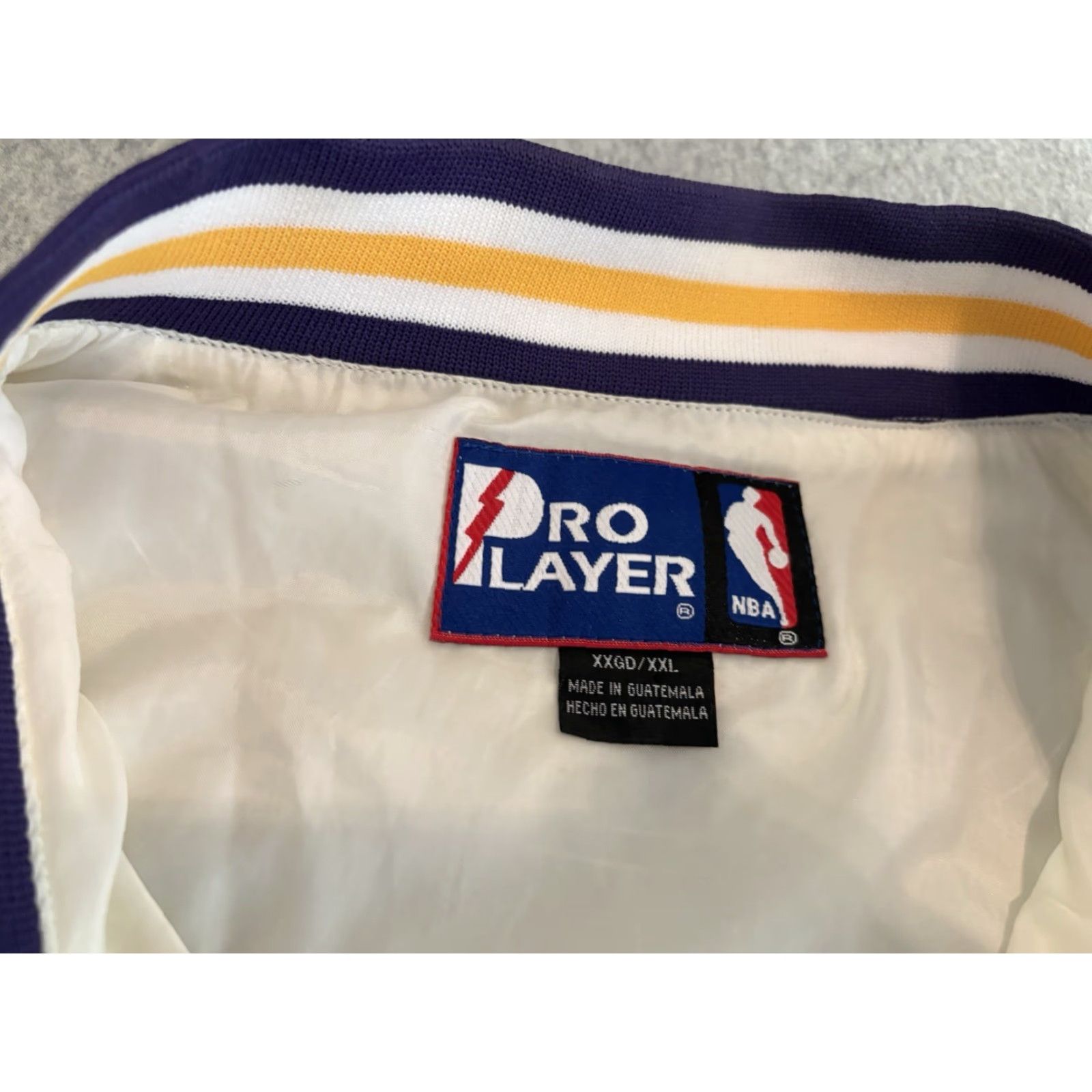 Pro Player VINTAGE Pro Player Los Angeles Lakers NBA Half Zip Windbreaker Jacket 2XL Ivory Mens"} Size US XXL / EU 58 / 5 - 3 Thumbnail