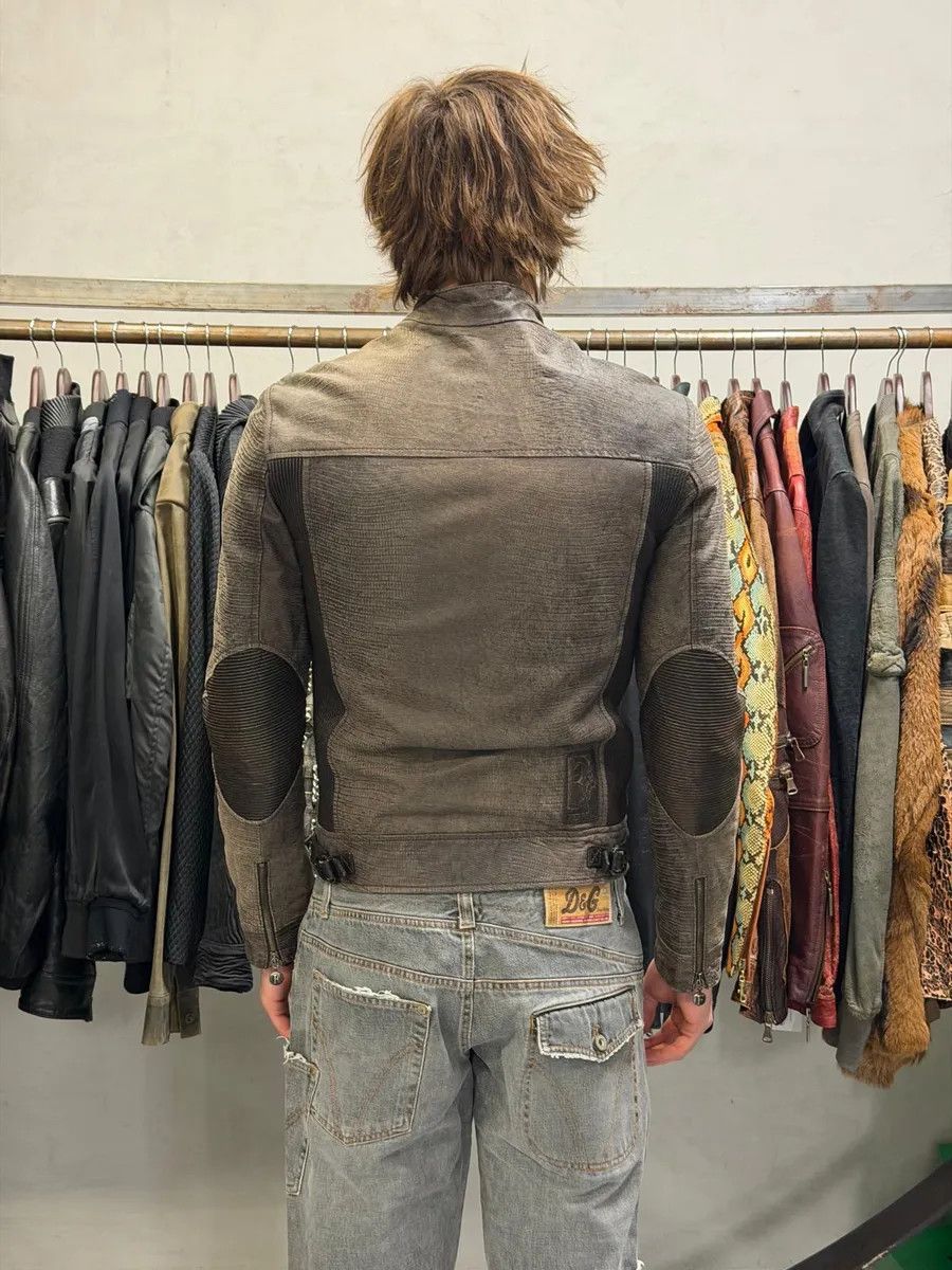 Gianfranco Ferre 2000s Gianfranco Ferré Biker Textured Brown Leather Jacket Size US S / EU 44-46 / 1 - 3 Thumbnail