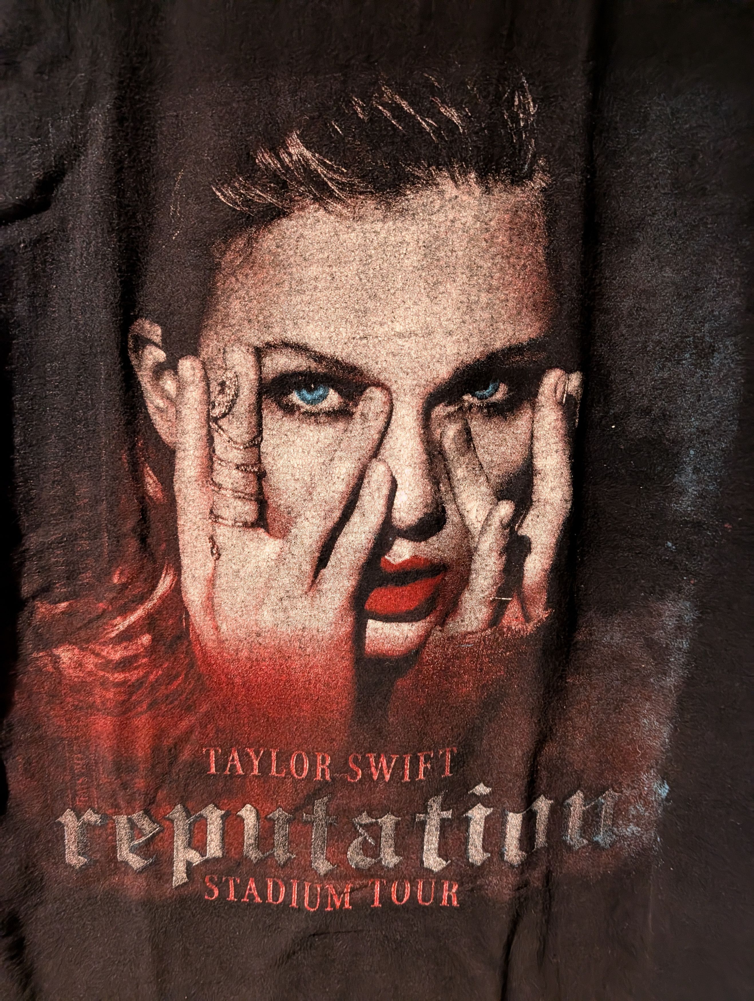Band Tees Taylor Swift Reputation 2018 Stadium Tour Concert T-shirt Size US S / EU 44-46 / 1 - 2 Thumbnail