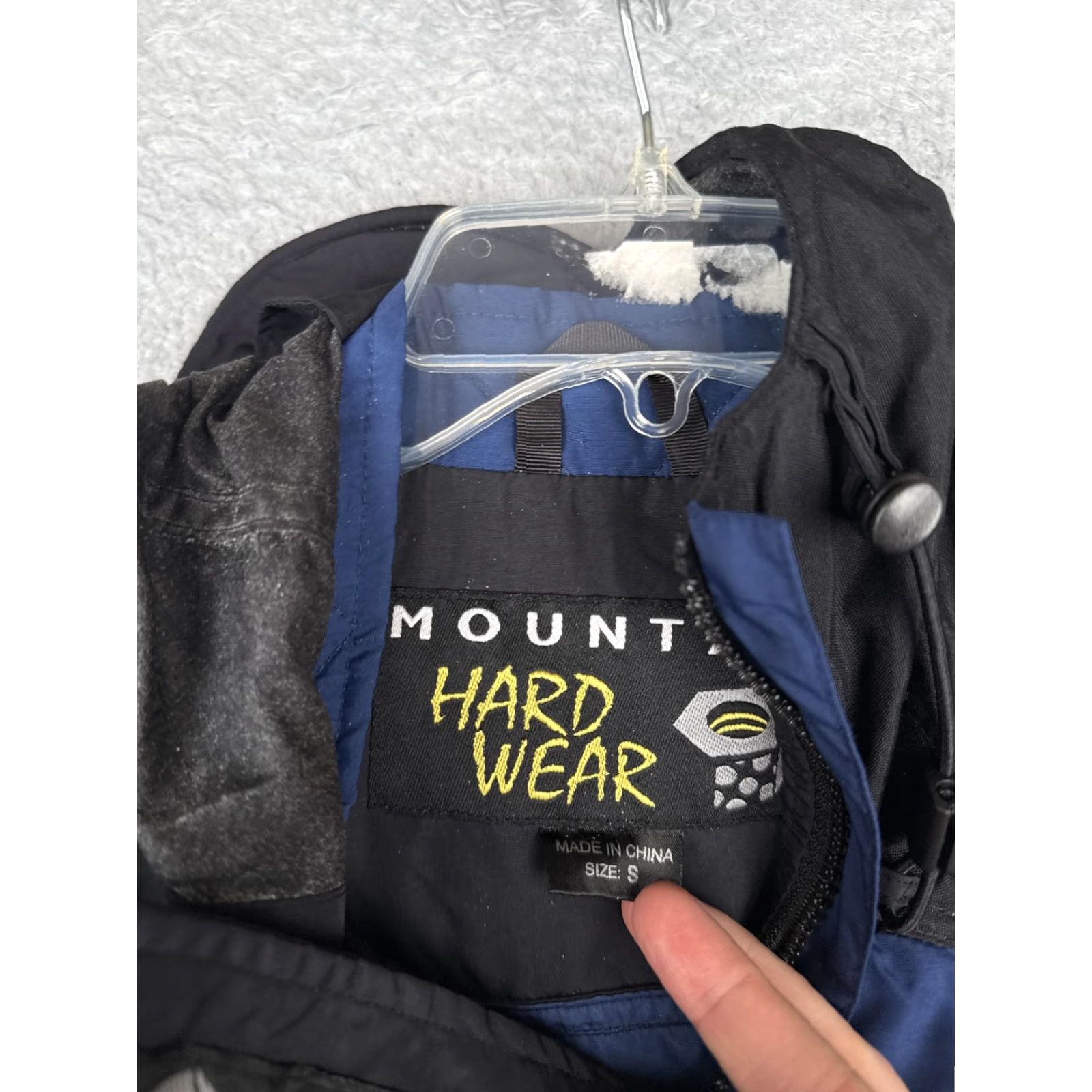Mountain Hardwear VINTAGE Mountain Hardwear Jacket Mens Small Blue Black Hooded Full Zip Windbreaker Size US S / EU 44-46 / 1 - 6 Thumbnail