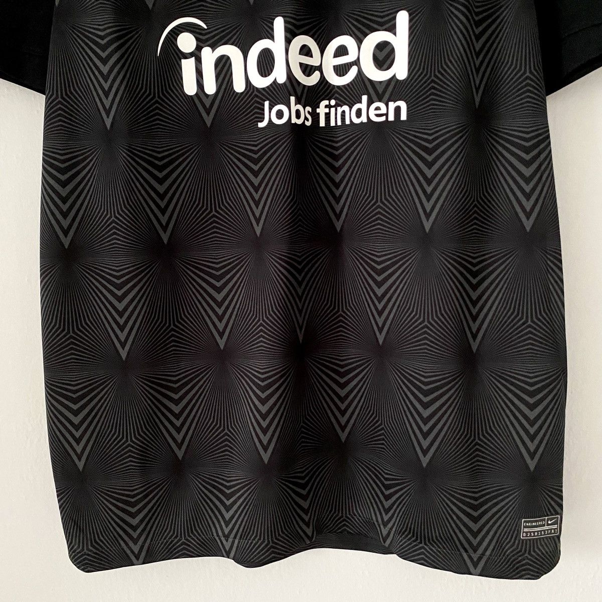 Nike 2022 2023 Eintracht Frankfurt Nike Away Kit Soccer Jersey FC Size US XL / EU 56 / 4 - 5 Thumbnail