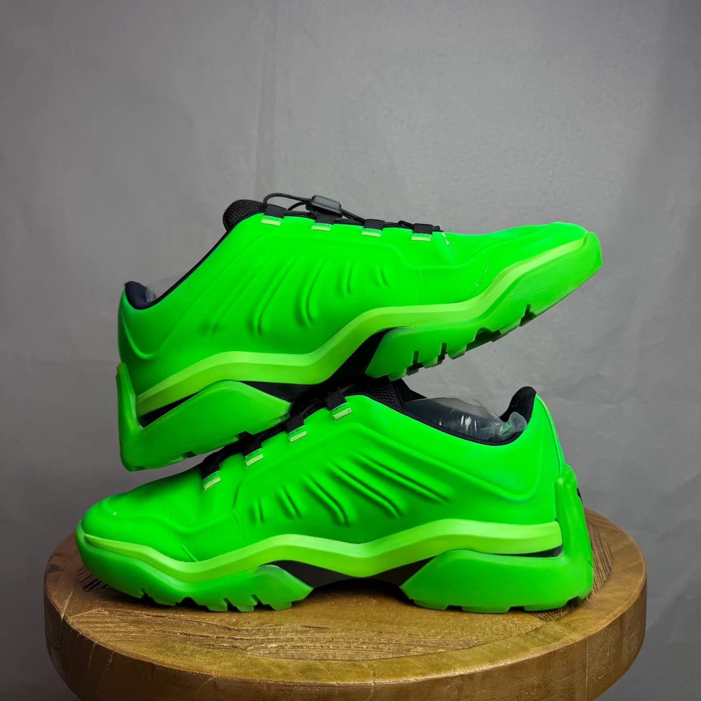 Louis Vuitton Louis Vuitton LV Millenium Fluorescent Green Sneakers 40 Size US 7 / EU 40 - 3 Thumbnail