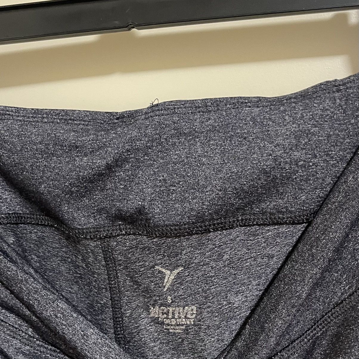 Old Navy Old Navy Active Women Grey Capri Leggings Cropped Yoga Pants Size 27" / US 4 / IT 40 - 3 Thumbnail