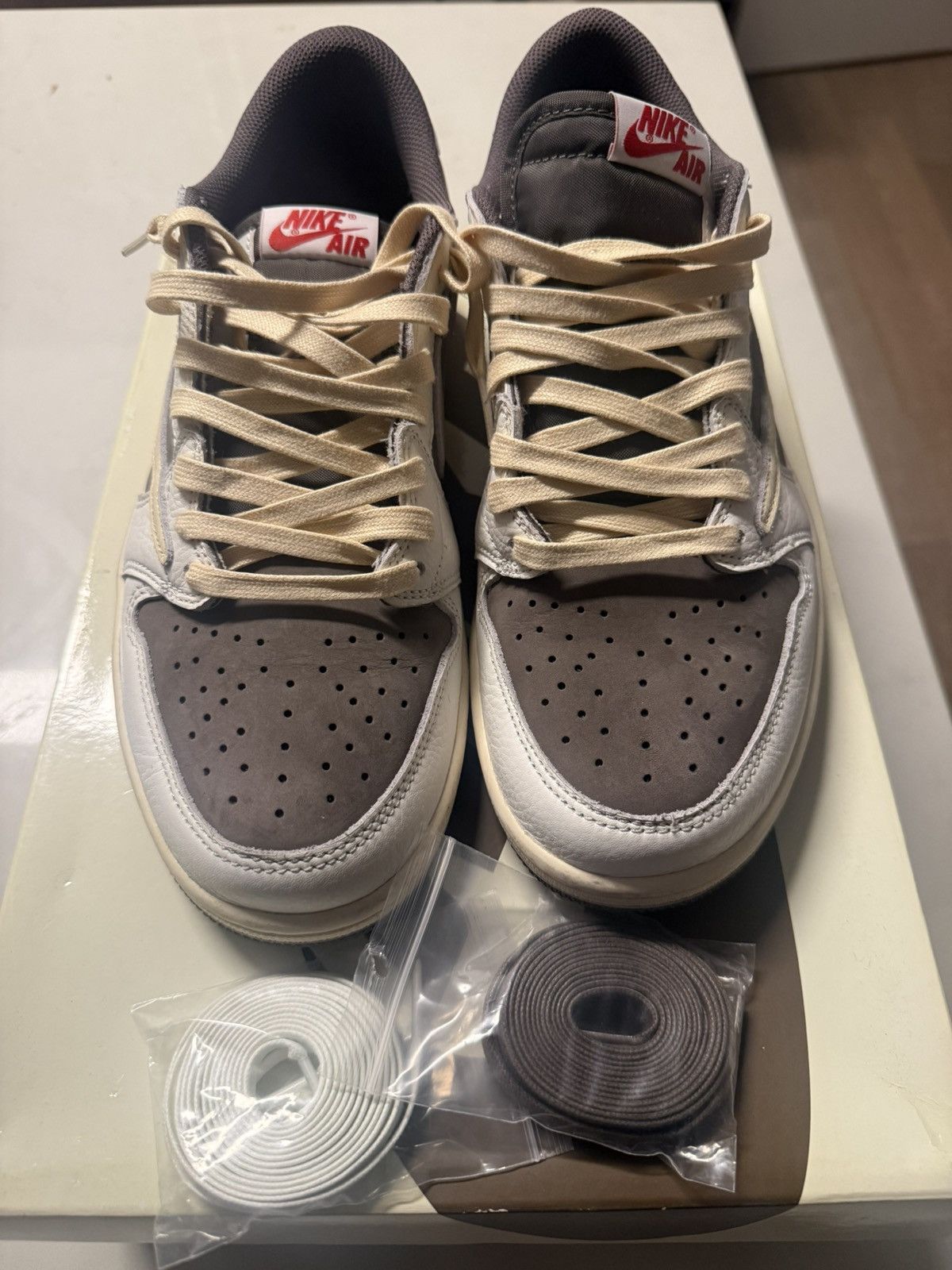 Nike × Travis Scott Jordan 1 Retro Low OG SP Travis Scott Reverse Mocha Size US 10 / EU 43 - 1 Thumbnail