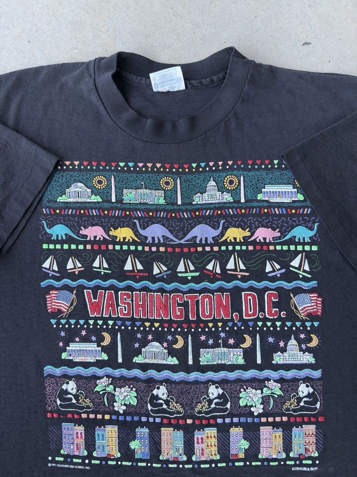 Vintage Vintage 1980s Washington DC Art T Shirt Size US XL / EU 56 / 4 - 1 Thumbnail