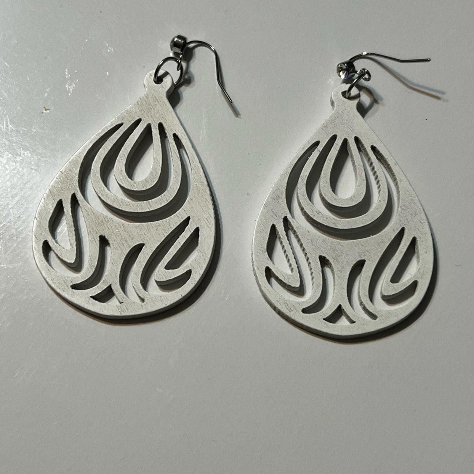 Handmade White Teardrop Cutout Dangle Earrings 2.5in Size ONE SIZE - 2 Thumbnail