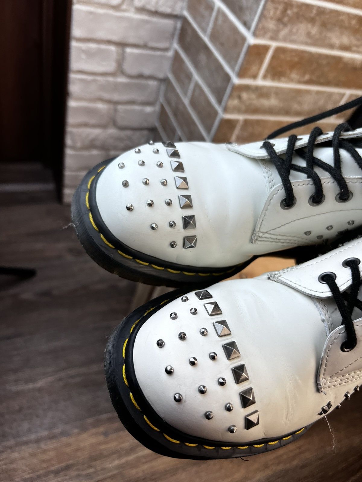 Dr. Martens Dr. Martens White Biker Smooth Boots with Studs Sculls Size US 10 / IT 40 - 8 Thumbnail