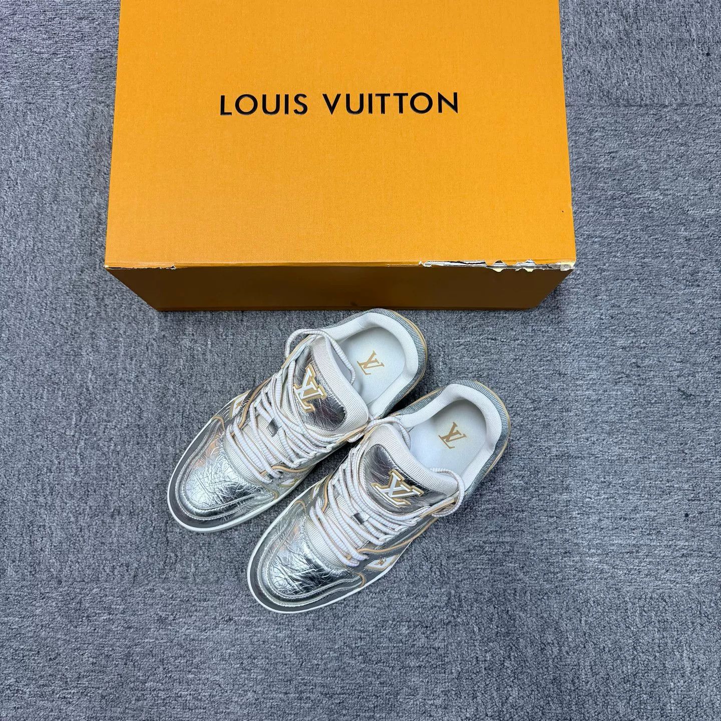 Louis Vuitton Louis Vuitton Printed Graphic Silver Lowtop Sneakers Women Size US 7.5 / IT 37.5 - 1 Thumbnail