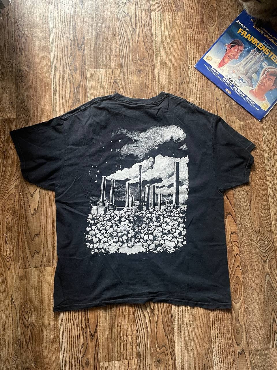 Band Tees Vintage 90s scary face skulls distressed t shirt Size US XL / EU 56 / 4 - 5 Thumbnail
