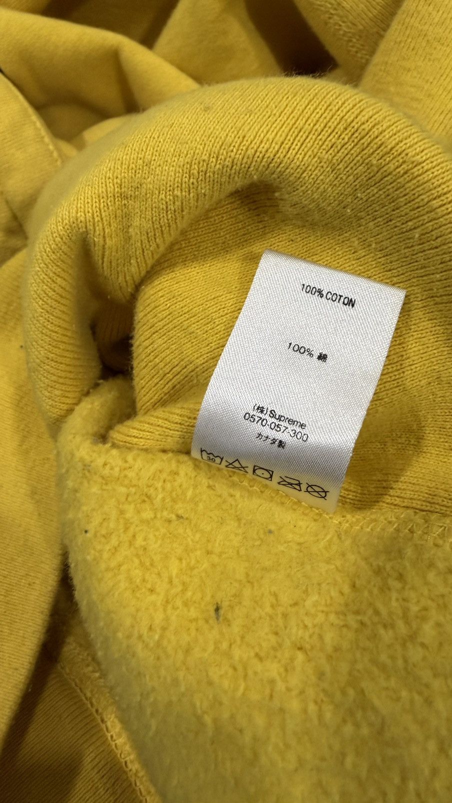 Supreme FW/19 SUPREME YELLOW BANDANA BOX LOGO Size US L / EU 52-54 / 3 - 13 Thumbnail