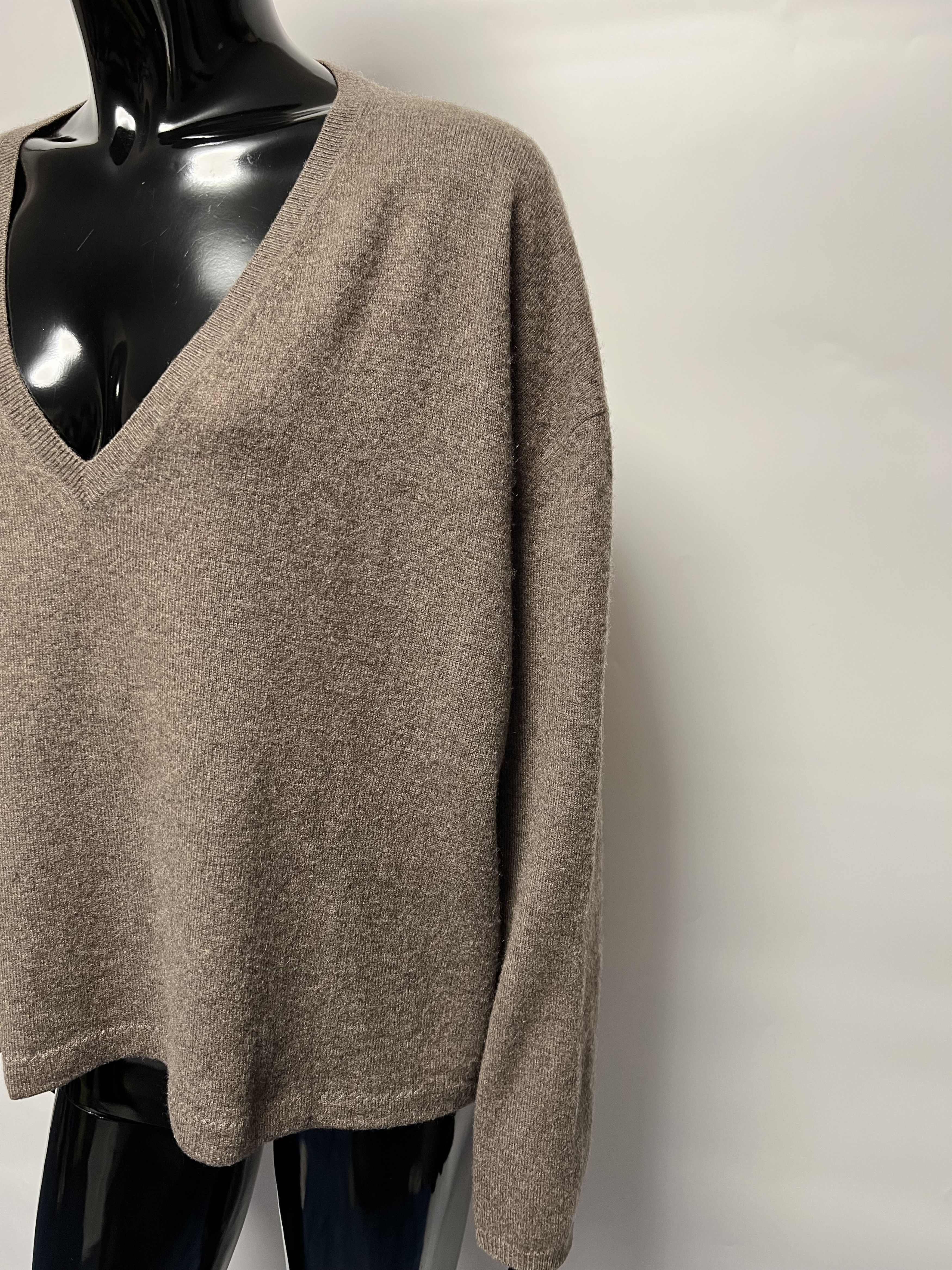 Bompard Eric Bompard Cashmere V-Neck Sweater Oversized Size L / US 10 / IT 46 - 6 Thumbnail