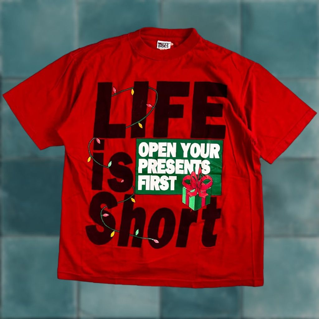 Alife VINTAGE Christmas Life Is Short Presents VTG T Shirt 90s Single Stitch Red Funny Joke XL Men Shirt Crew Neck Short Sleeve Trend Basics Graphic Print Size US XL / EU 56 / 4 - 1 Thumbnail