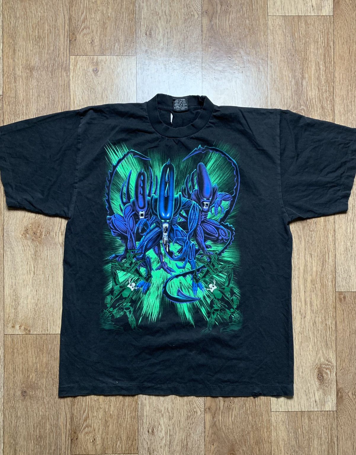 Vintage Vintage distressed Aliens Movie over print graphic t shirt Size US XL / EU 56 / 4 - 2 Thumbnail