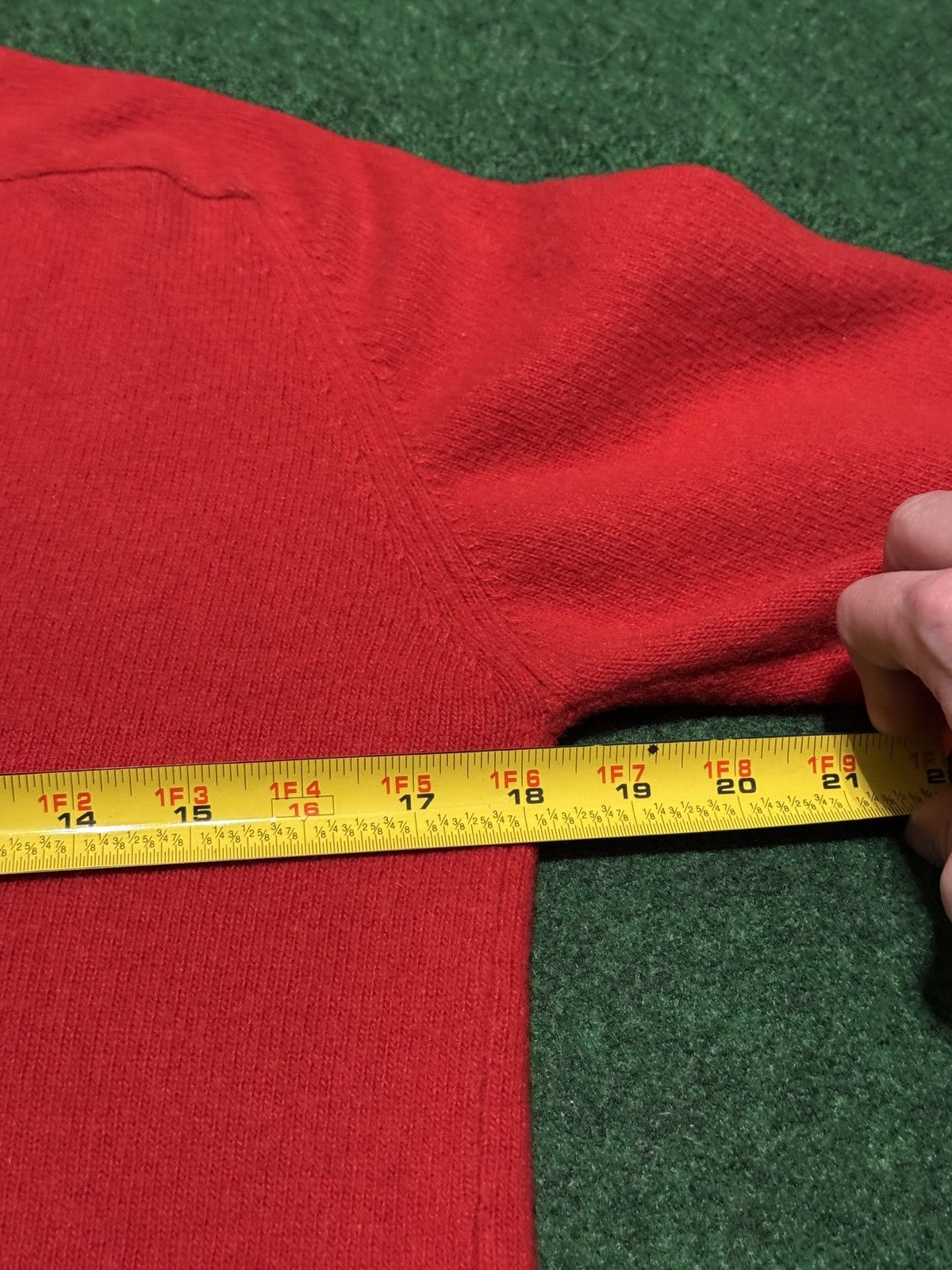 Vintage Vintage Cashmere 60s 70s Italian Red V Neck Small Sweater Size S / US 4 / IT 40 - 5 Thumbnail