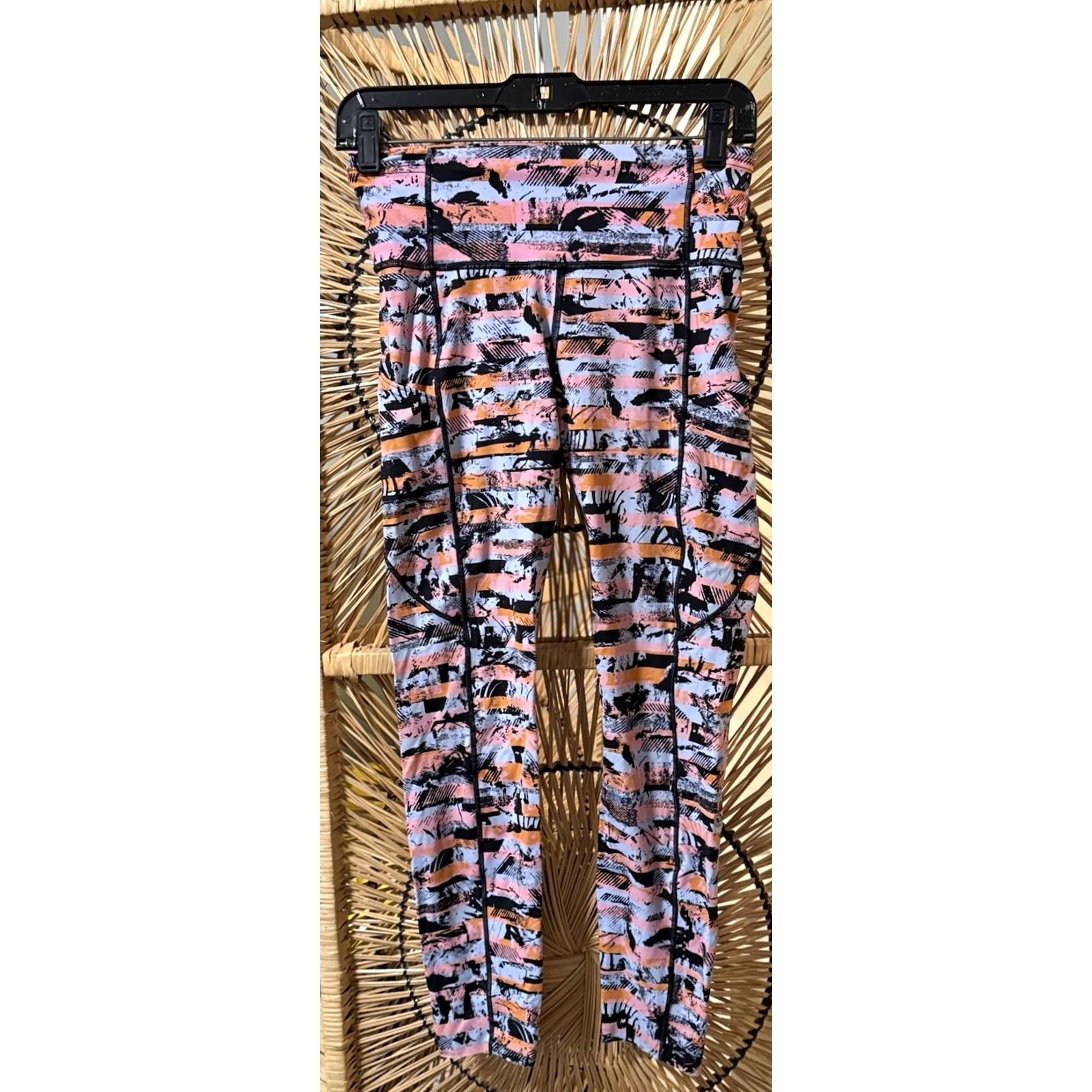 Lululemon Lululemon Fast Free High Rise Tight Legging Geo Print Size 6 EUC Women Pants Cross Training Activewear Ankle 25in Inseam Multicolor Adjustable Pockets Size 28" / US 6 / IT 42 - 2 Thumbnail