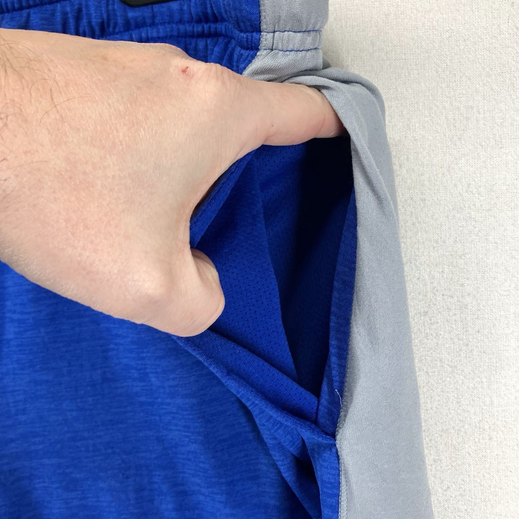 Under Armour Under Armour Mens Shorts 2XL Loose Fit HeatGear Blue Gray Pockets Elastic Waist Drawstring Athletic Casual Sports M 40x9 Size US 39 - 7 Thumbnail