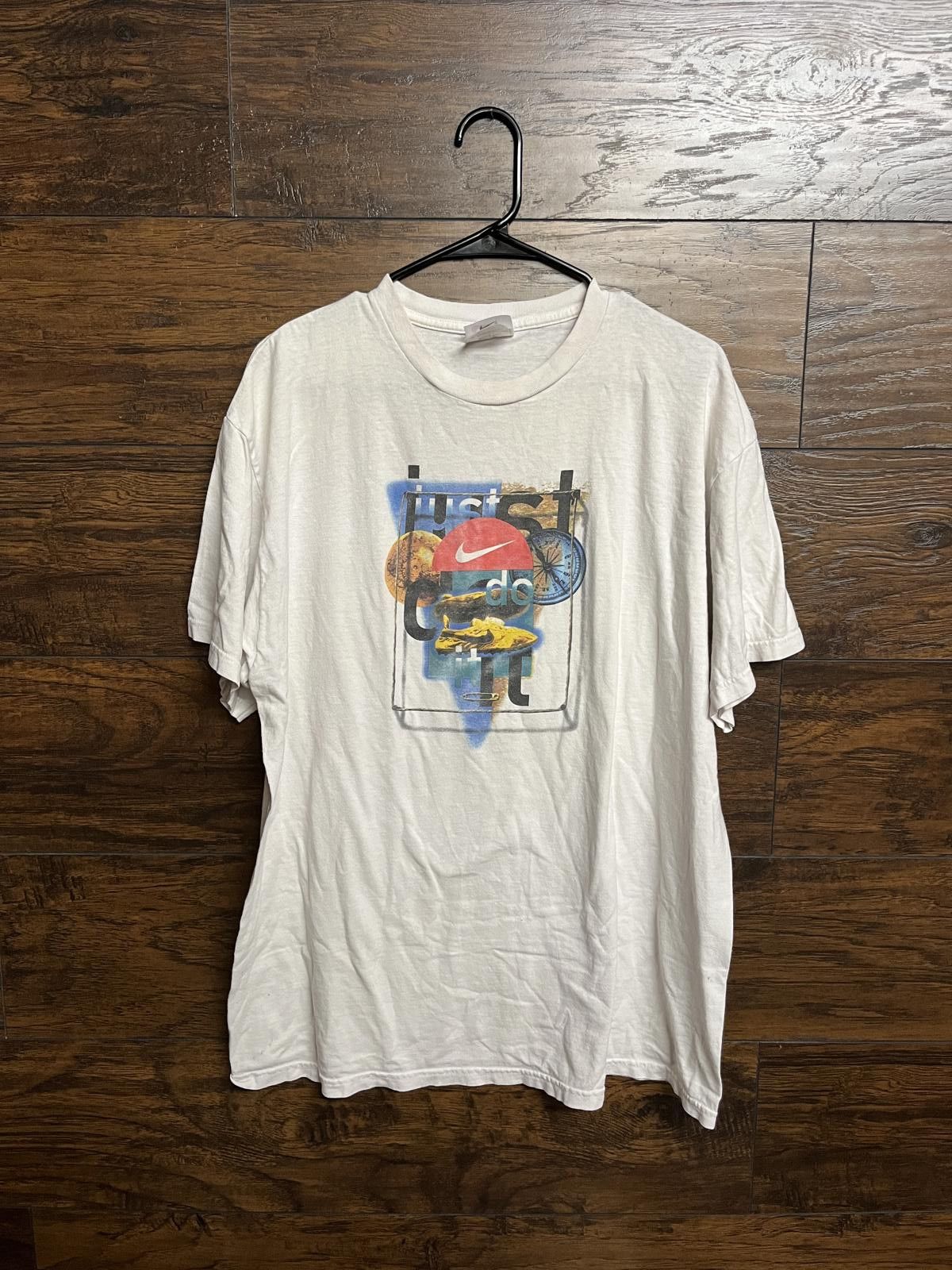 Nike VTG 90s Nike T-shirt Just Do It Nike Globe Compass Cleat - L Size US L / EU 52-54 / 3 - 1 Thumbnail