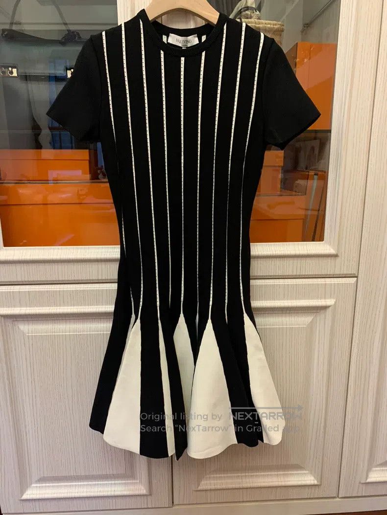 Valentino Valentino Classic dress Size M / US 6-8 / IT 42-44 - 1 Thumbnail