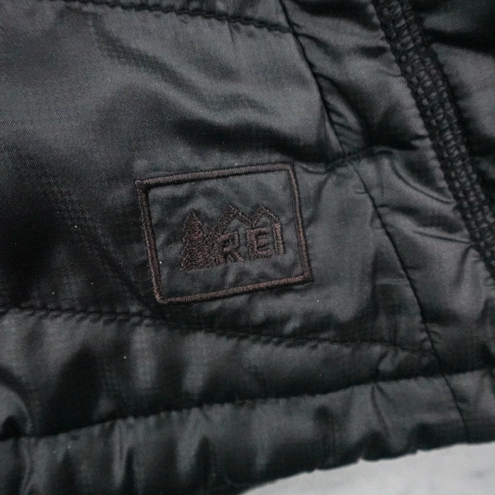 Vintage REI Vest Womens Medium Black Quilted Puffer Insulated Primaloft Full Zip Hiking Outfitwear Men/Women? Size M / US 6-8 / IT 42-44 - 4 Thumbnail